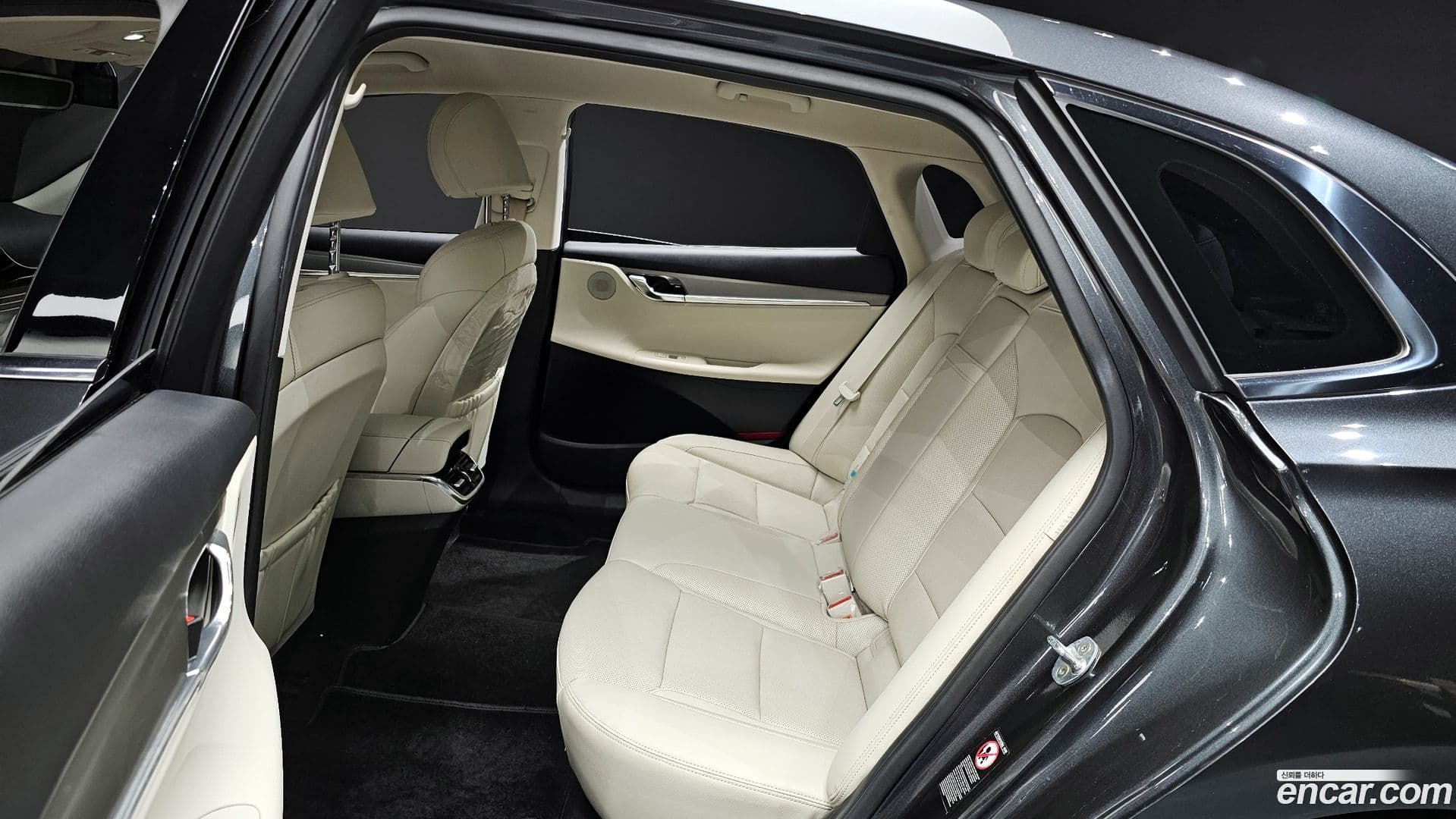 Main__Slider__Photo:Grandeur Hyundai 2022.1-11