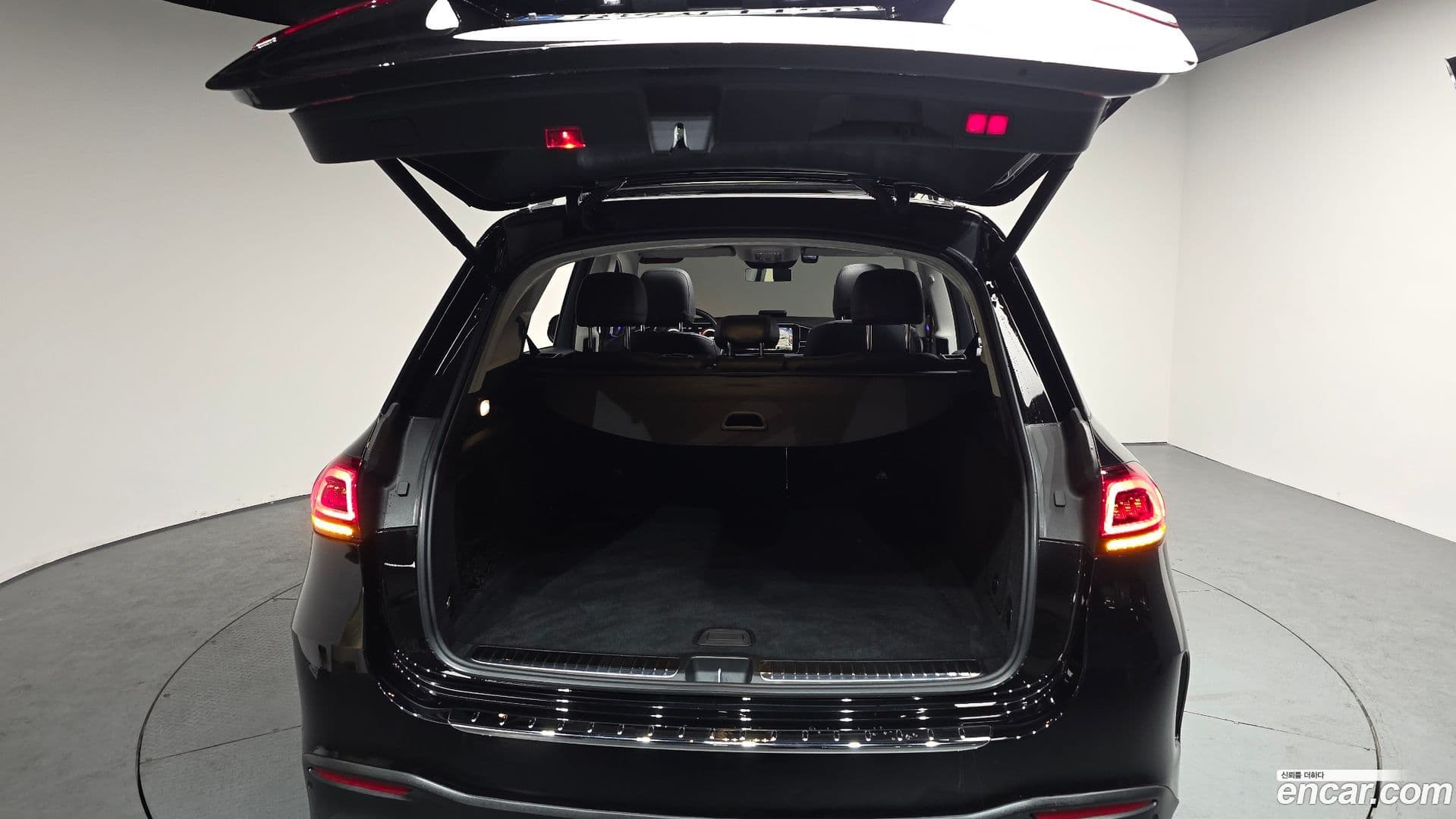 Main__Slider__Photo:GLE-Class Mercedes-Benz 2021.5-19