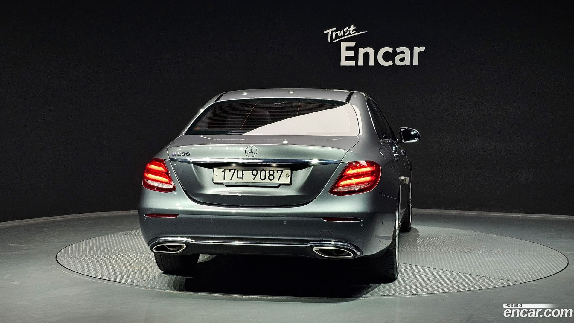 Main__Slider__Photo:E-Class Mercedes-Benz 2017.10-3