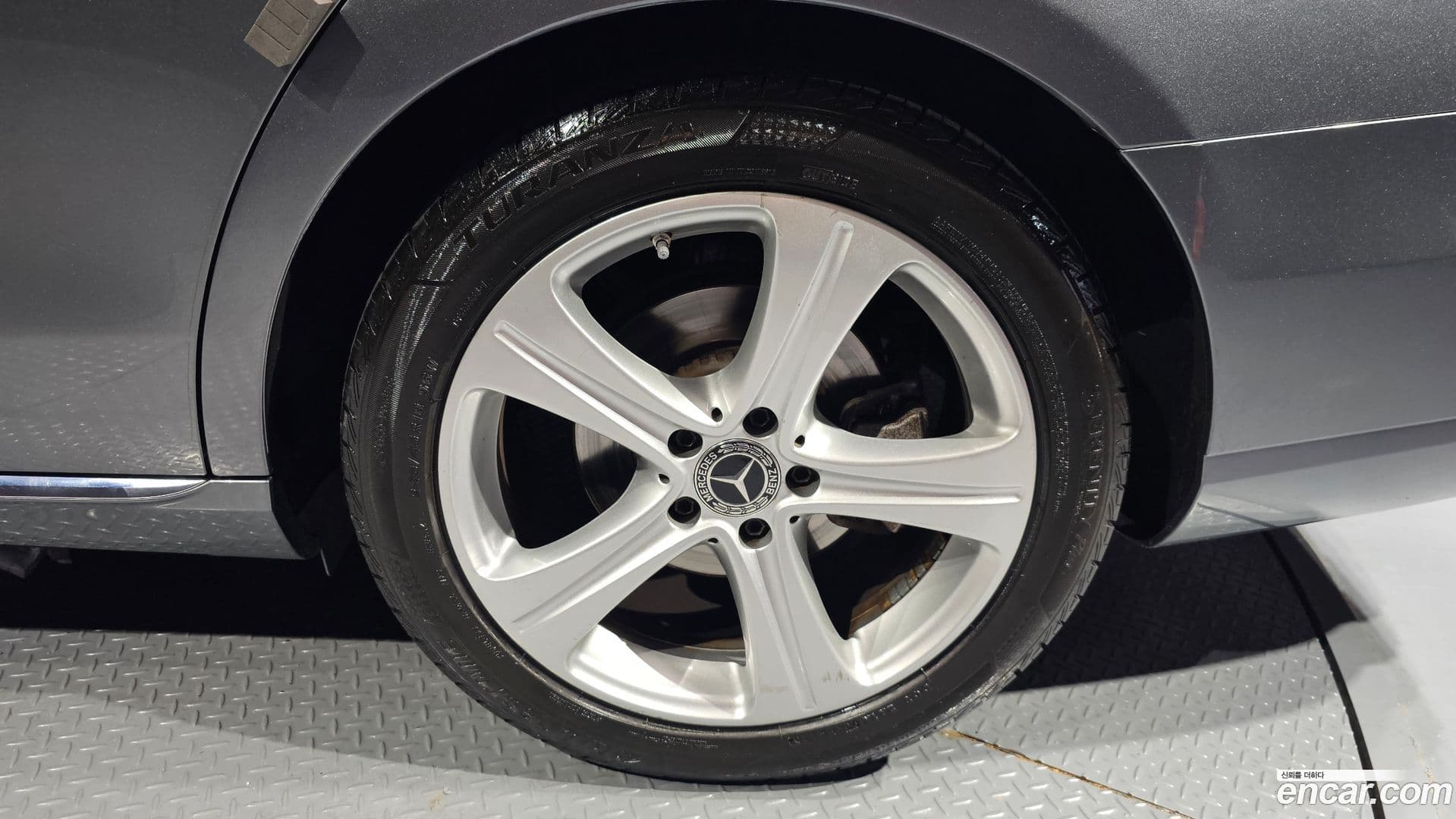 Main__Slider__Photo:E-Class Mercedes-Benz 2017.10-4