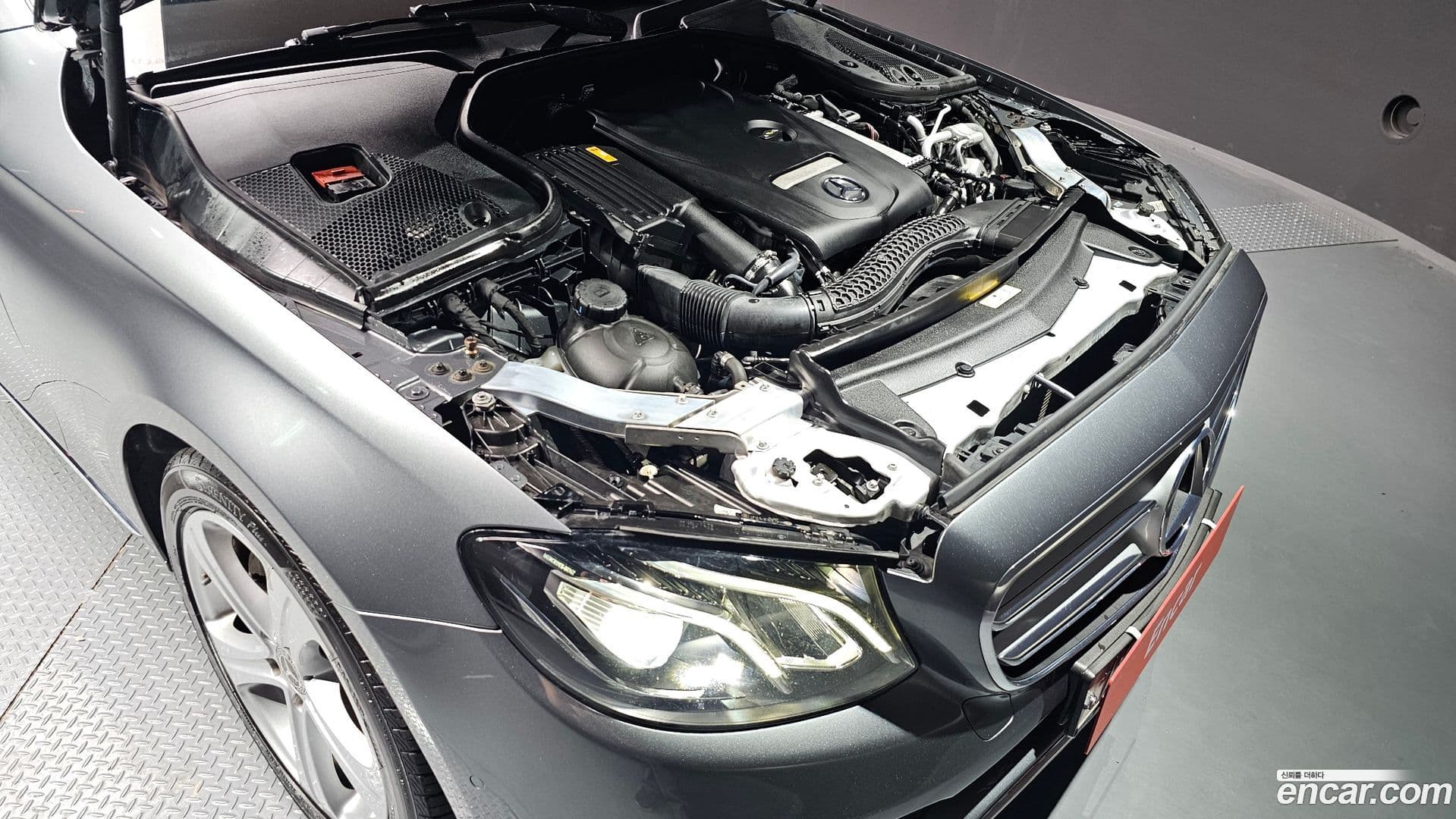 Main__Slider__Photo:E-Class Mercedes-Benz 2017.10-5