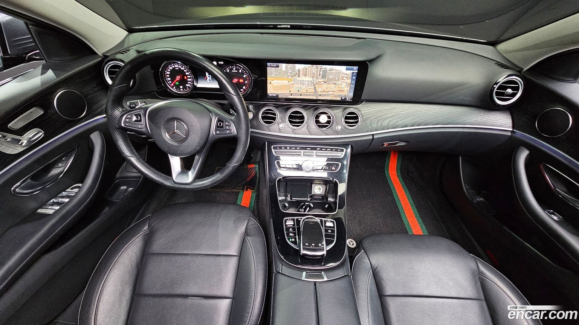 Main__Slider__Photo:E-Class Mercedes-Benz 2017.10-6