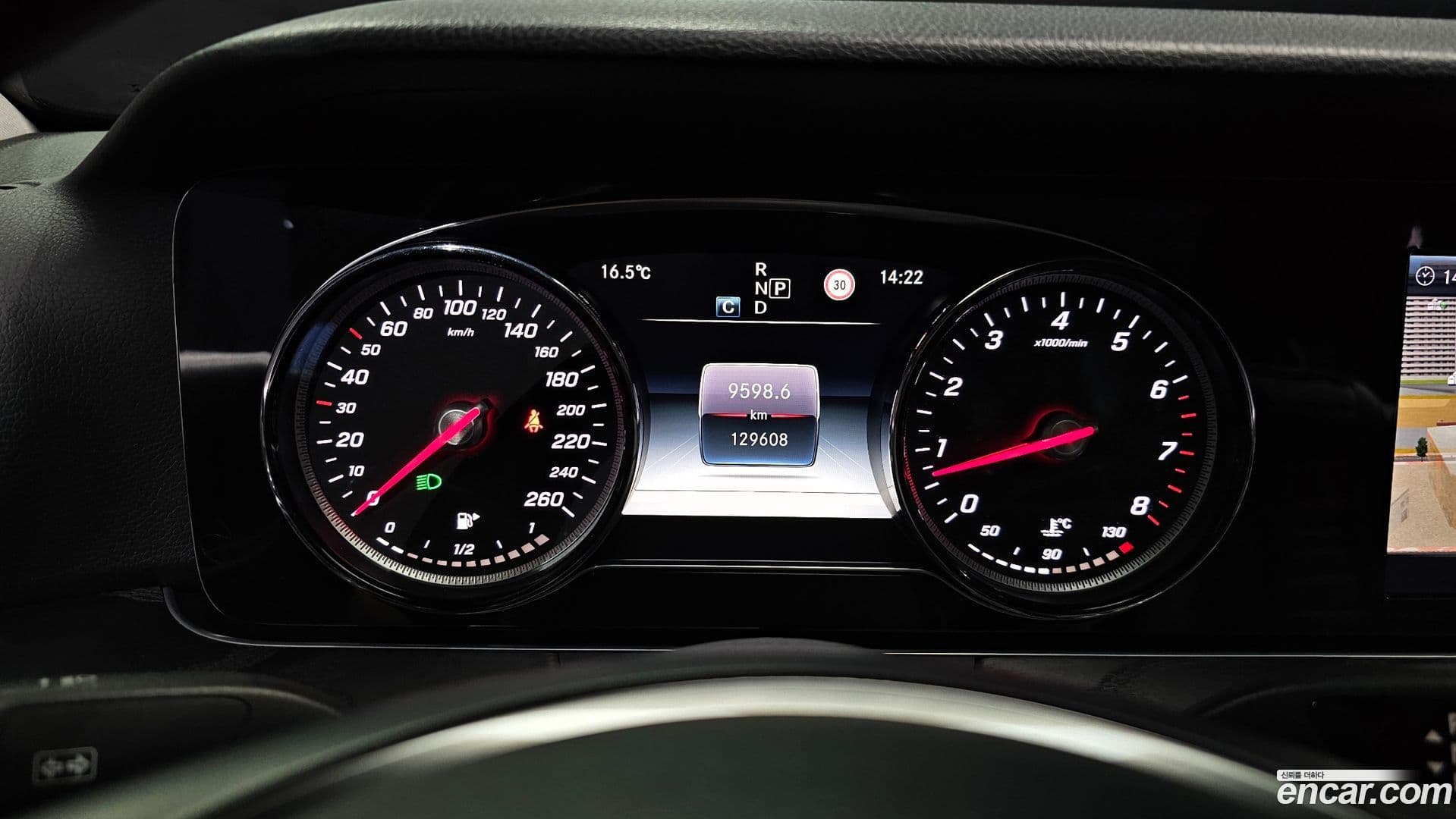 Main__Slider__Photo:E-Class Mercedes-Benz 2017.10-7