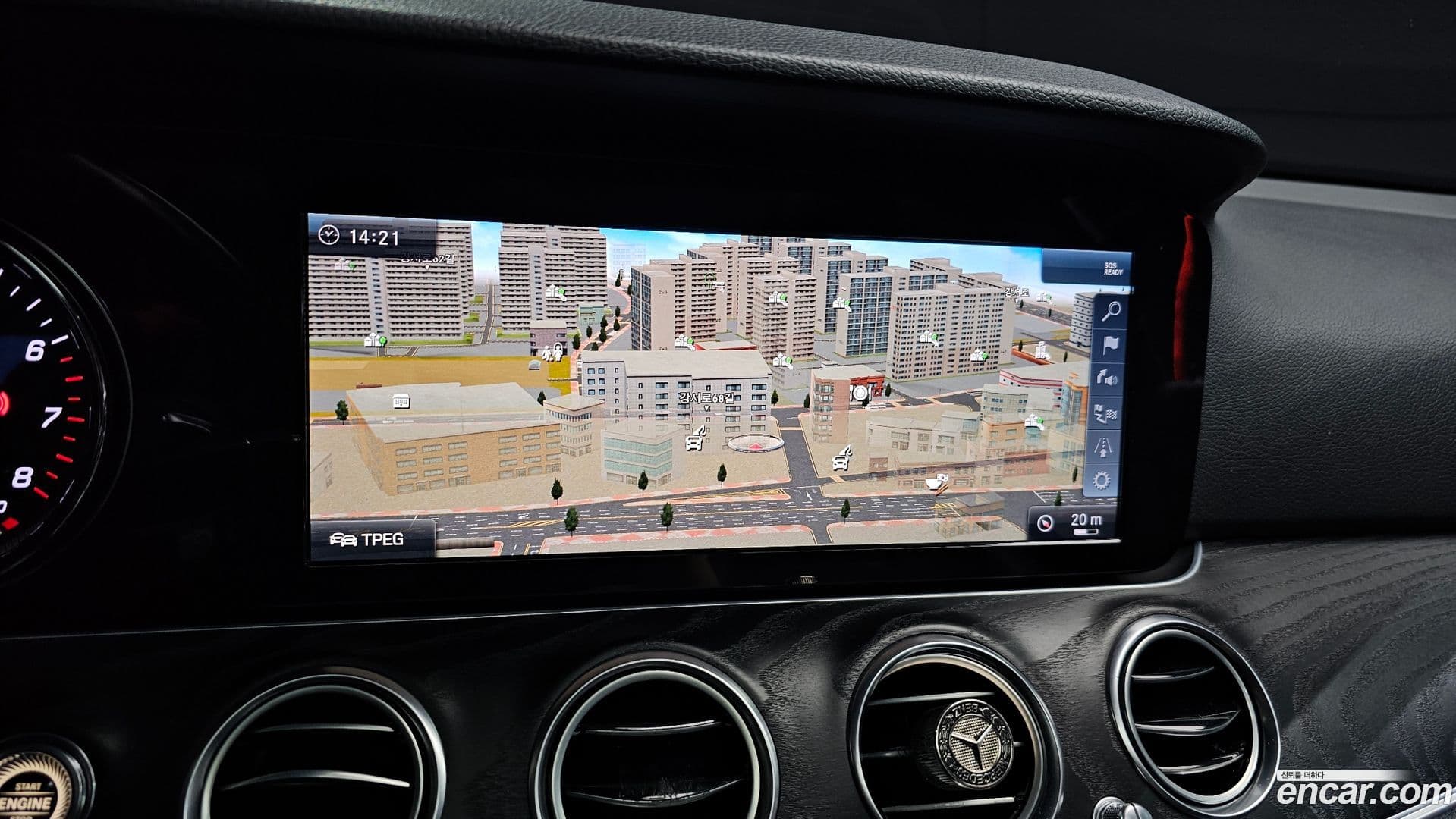 Main__Slider__Photo:E-Class Mercedes-Benz 2017.10-13