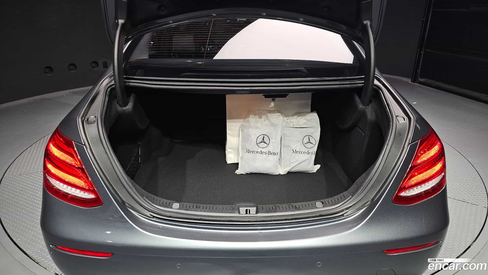 E-Class Mercedes-Benz 2017.10-OPTION-024