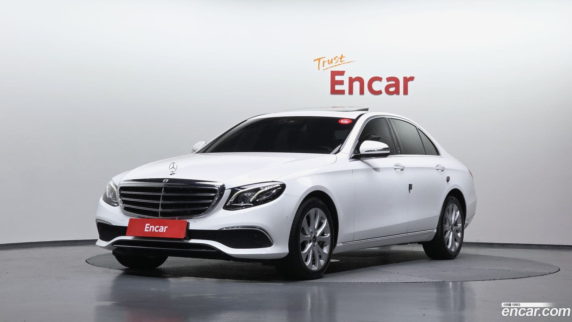 Main__Slider__Photo:E-Class Mercedes-Benz 2019.3-0
