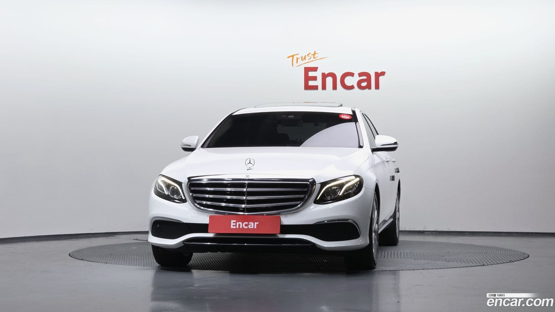 Main__Slider__Photo:E-Class Mercedes-Benz 2019.3-2