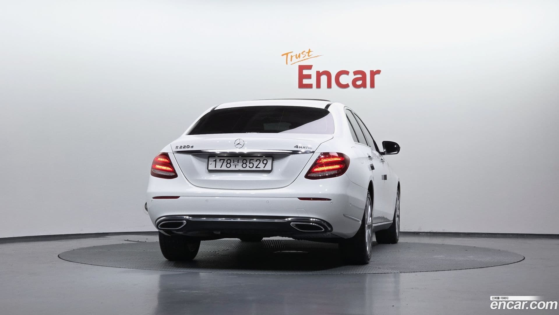 Main__Slider__Photo:E-Class Mercedes-Benz 2019.3-3