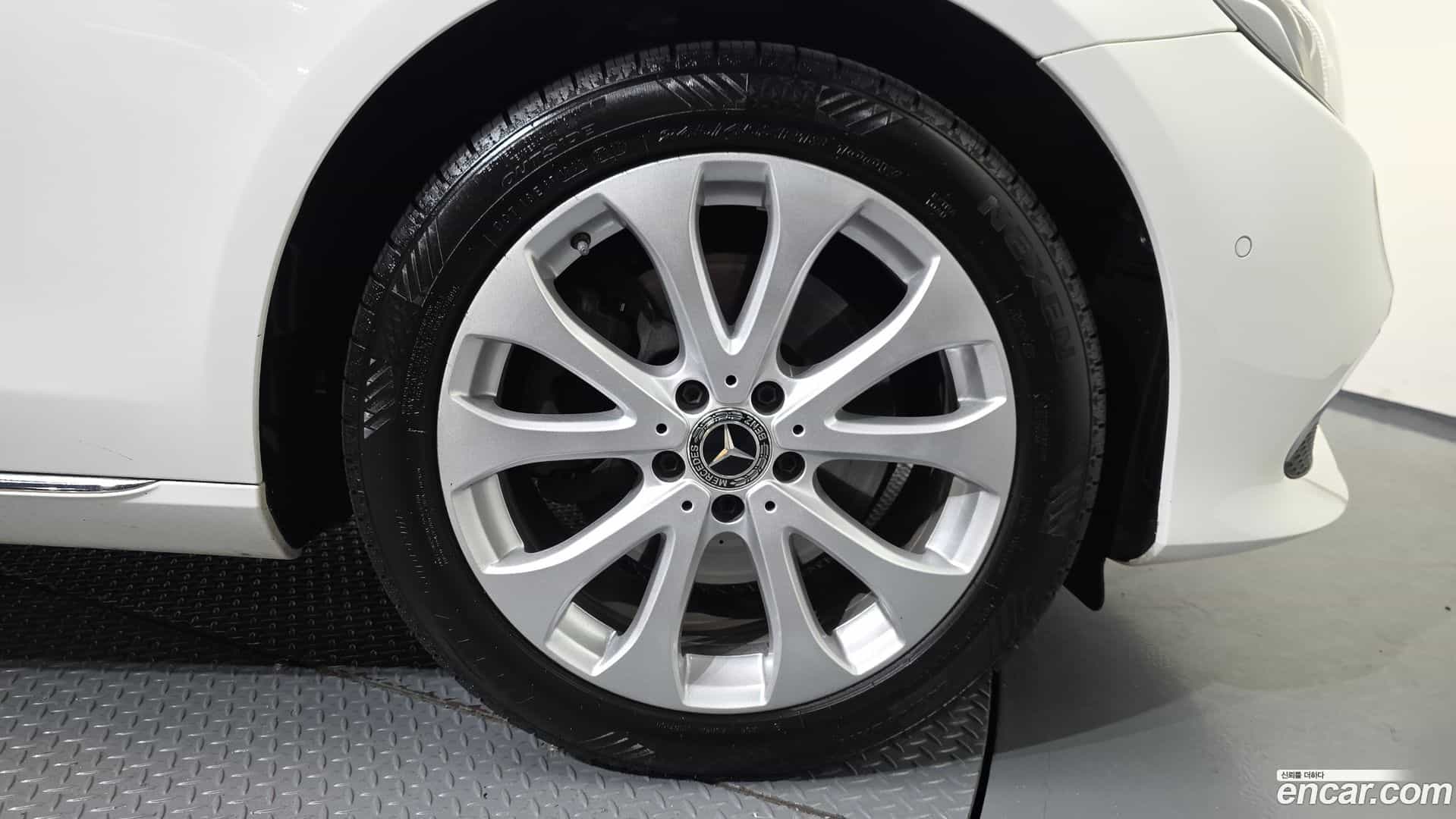 E-Class Mercedes-Benz 2019.3-OUTER-005