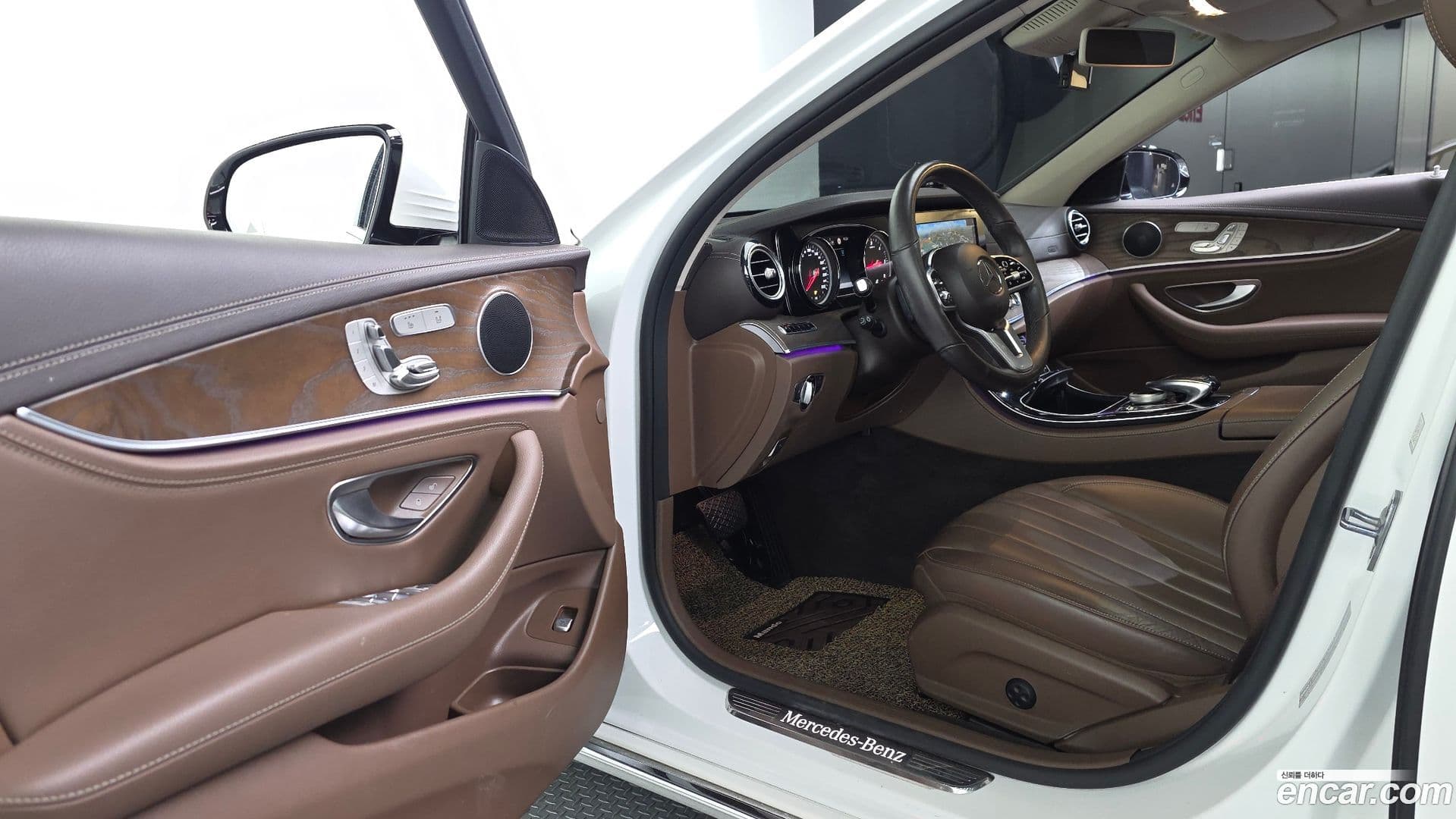 Main__Slider__Photo:E-Class Mercedes-Benz 2019.3-9