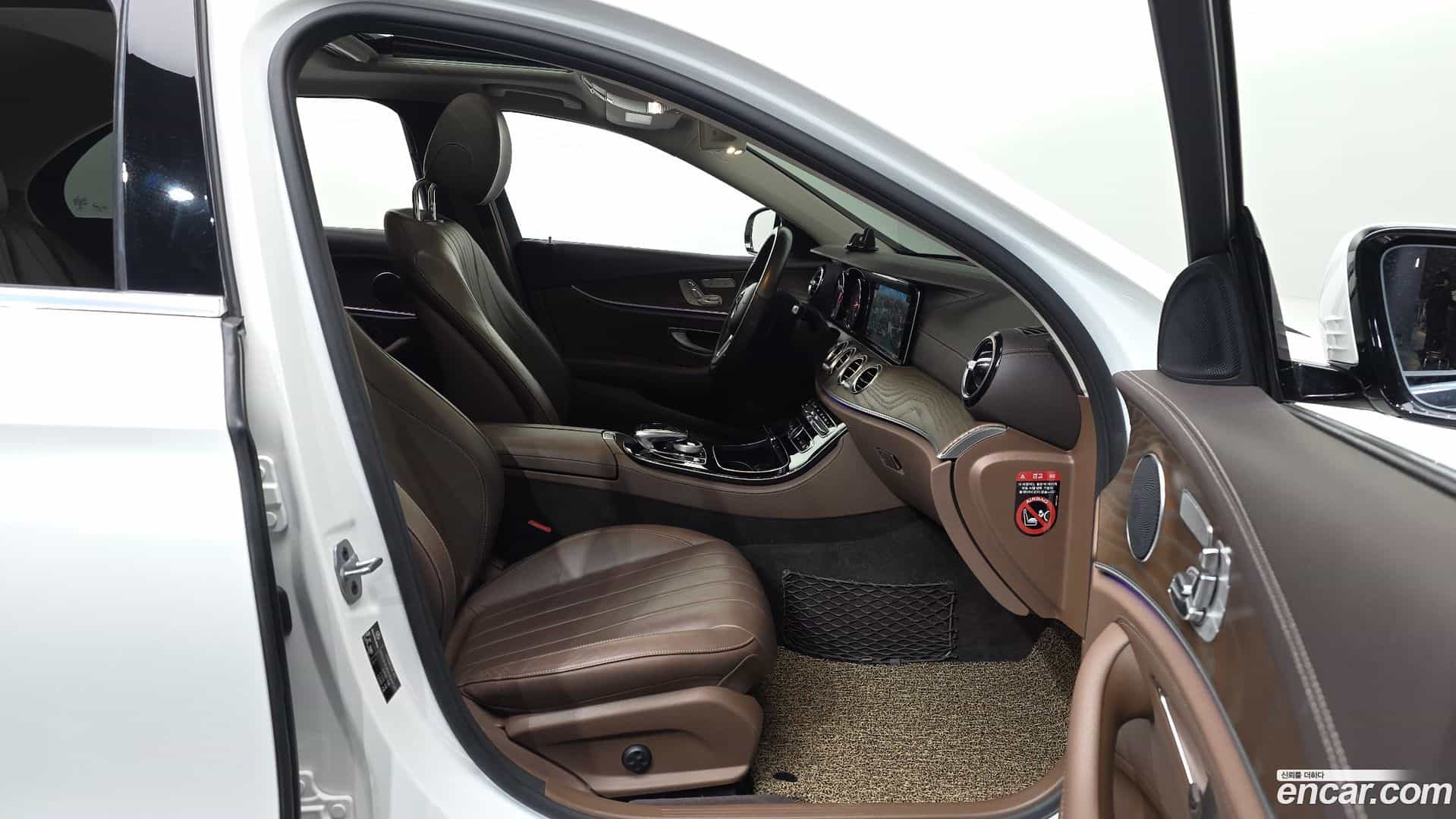 E-Class Mercedes-Benz 2019.3-OPTION-015