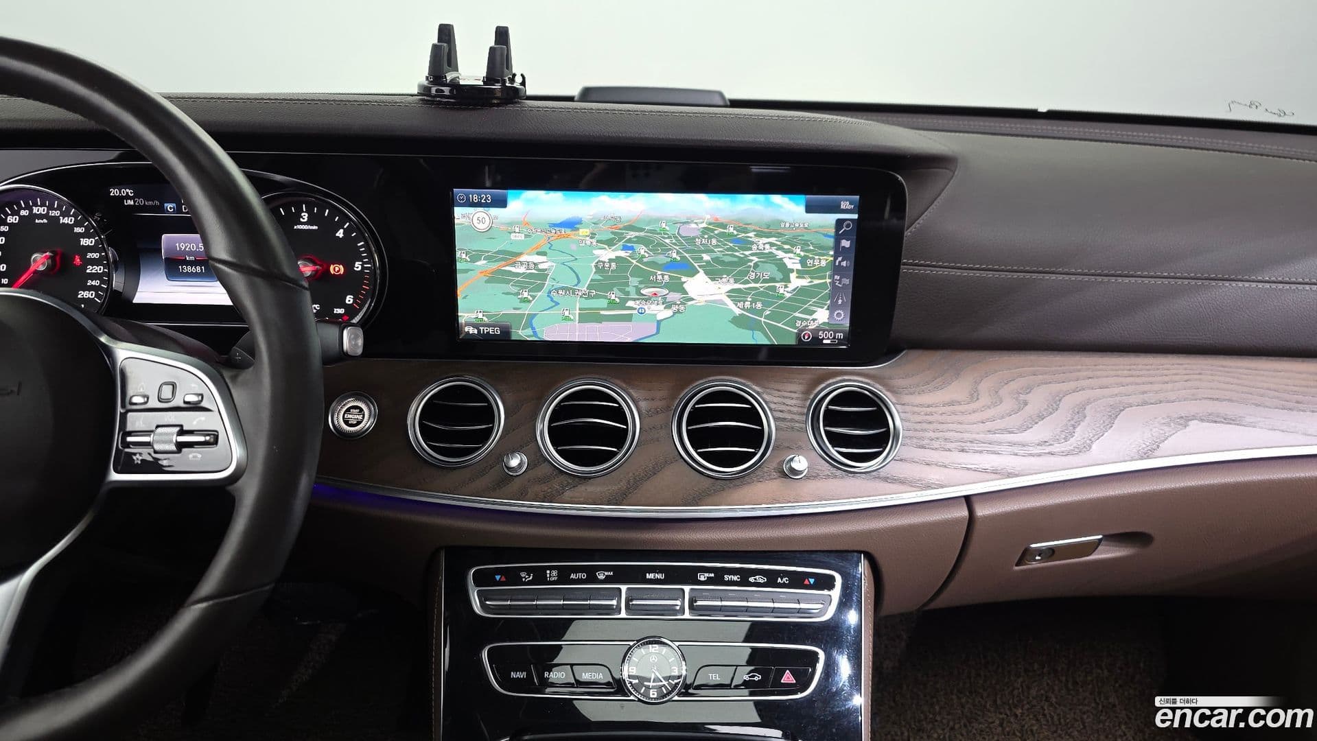 Main__Slider__Photo:E-Class Mercedes-Benz 2019.3-15