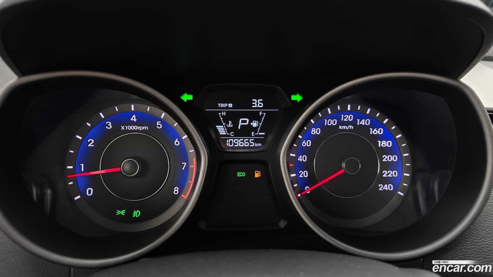 AVANTE Hyundai 2014.11-INNER-008