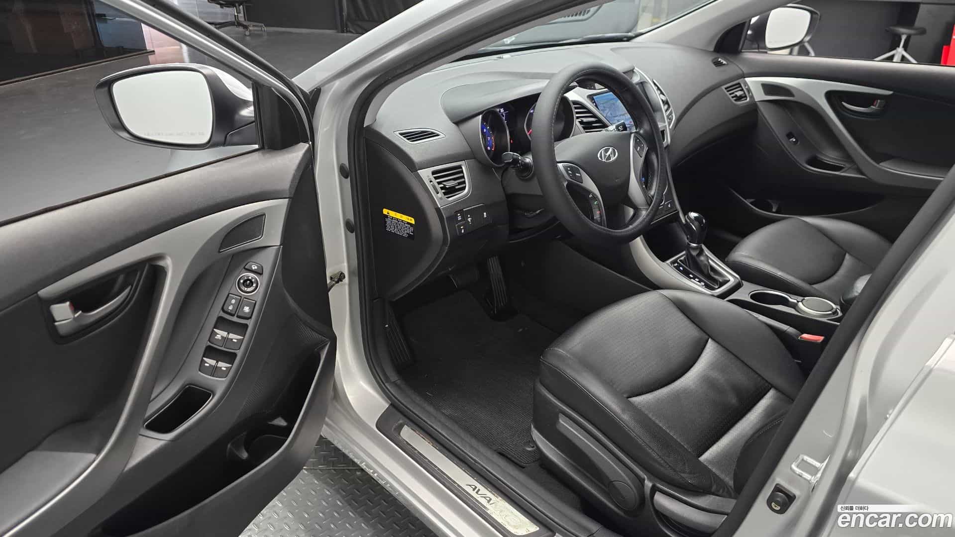 AVANTE Hyundai 2014.11-OPTION-015