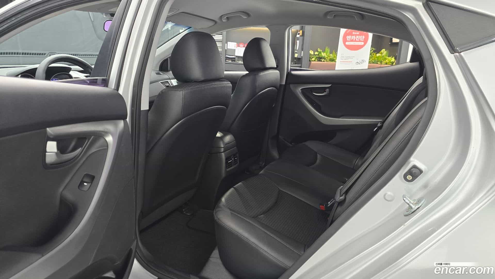 AVANTE Hyundai 2014.11-OPTION-016