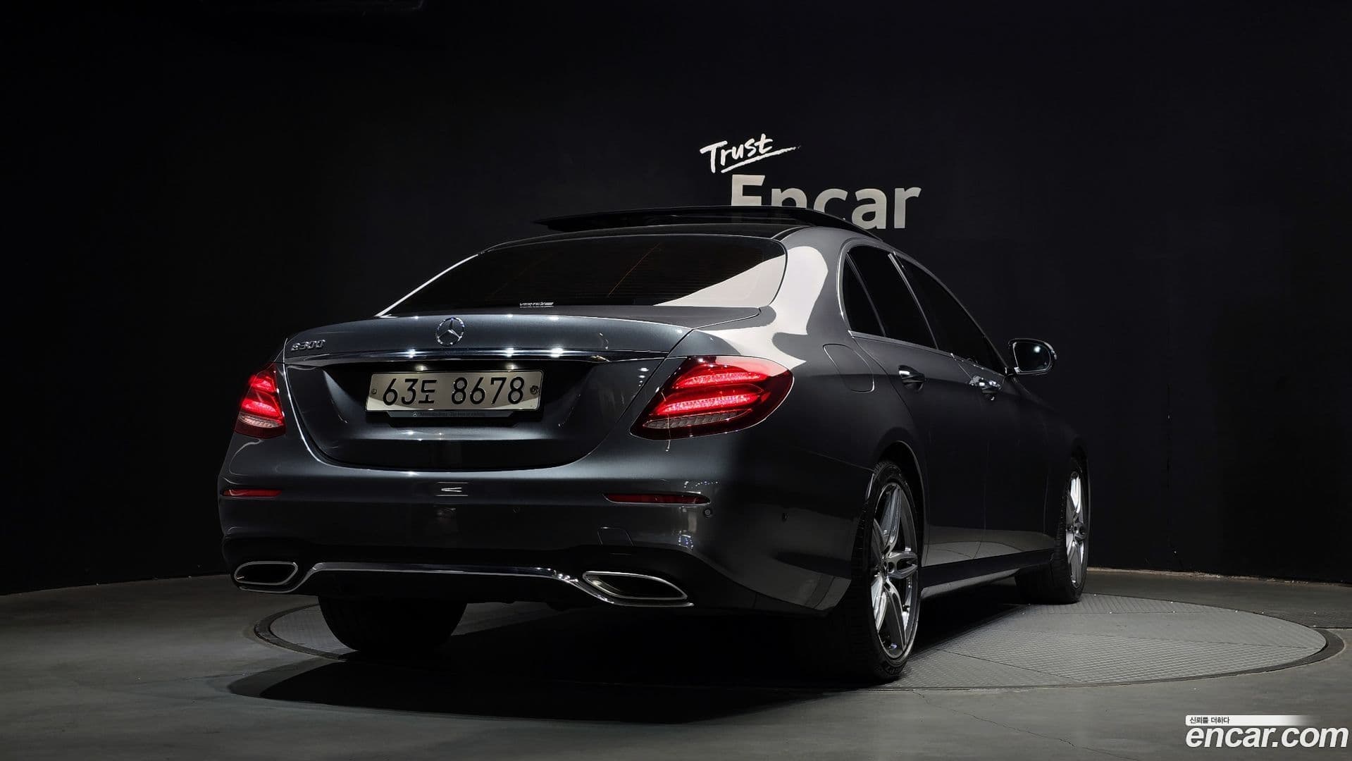 Main__Slider__Photo:E-Class Mercedes-Benz 2017.7-1