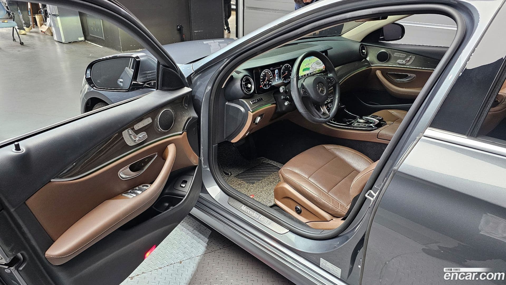 Main__Slider__Photo:E-Class Mercedes-Benz 2017.7-9