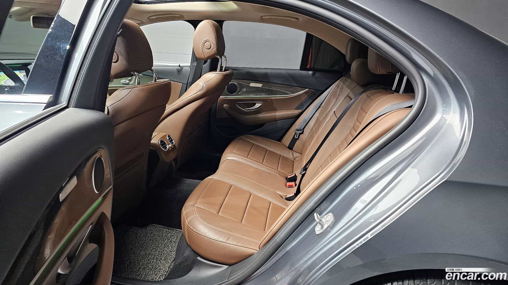 E-Class Mercedes-Benz 2017.7-OPTION-017