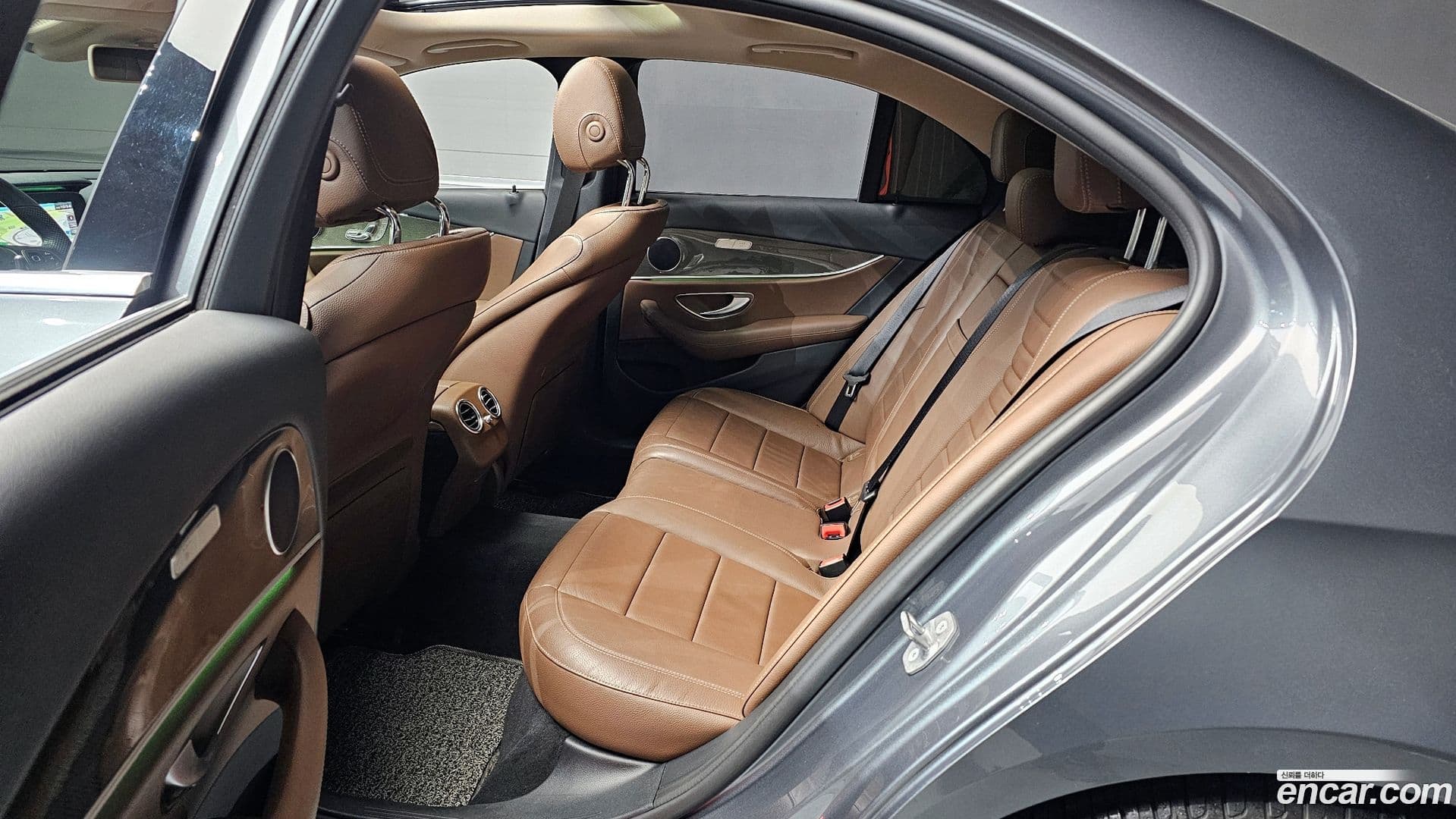 Main__Slider__Photo:E-Class Mercedes-Benz 2017.7-12