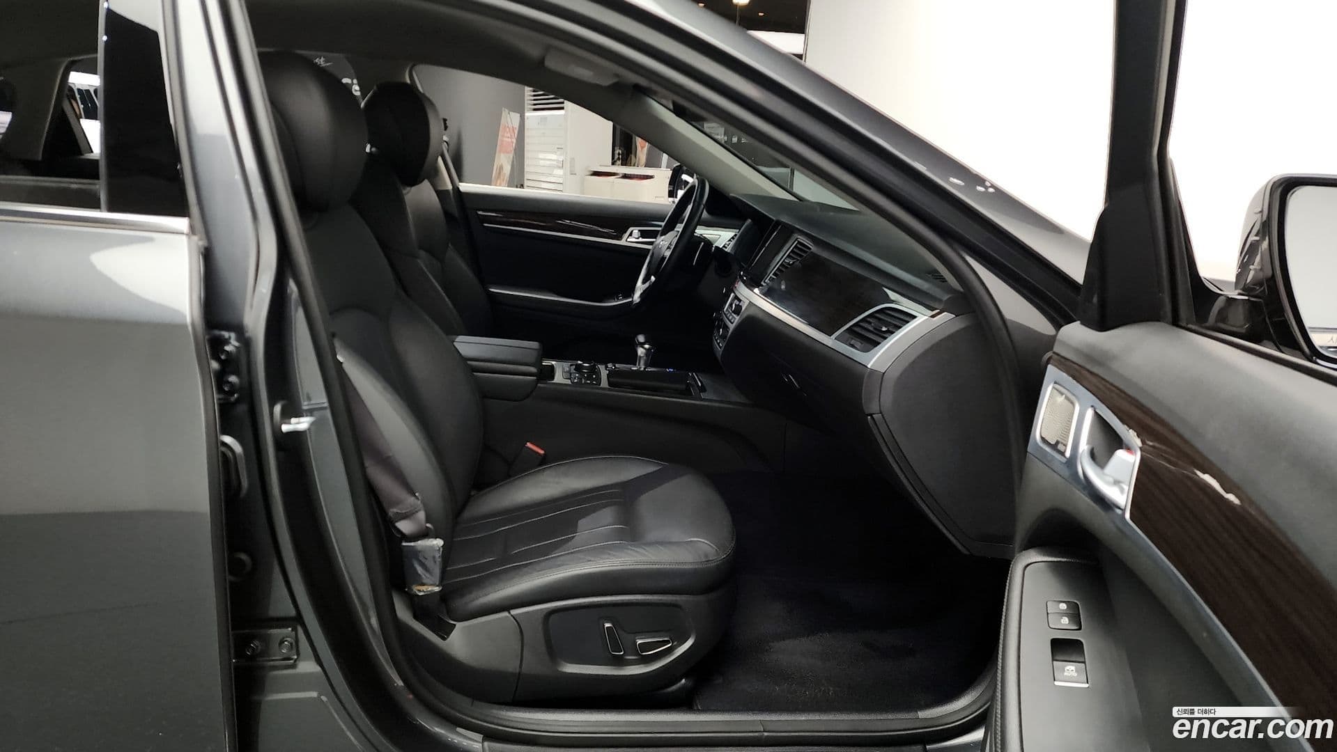 Main__Slider__Photo:G80 Genesis 2019.1-11