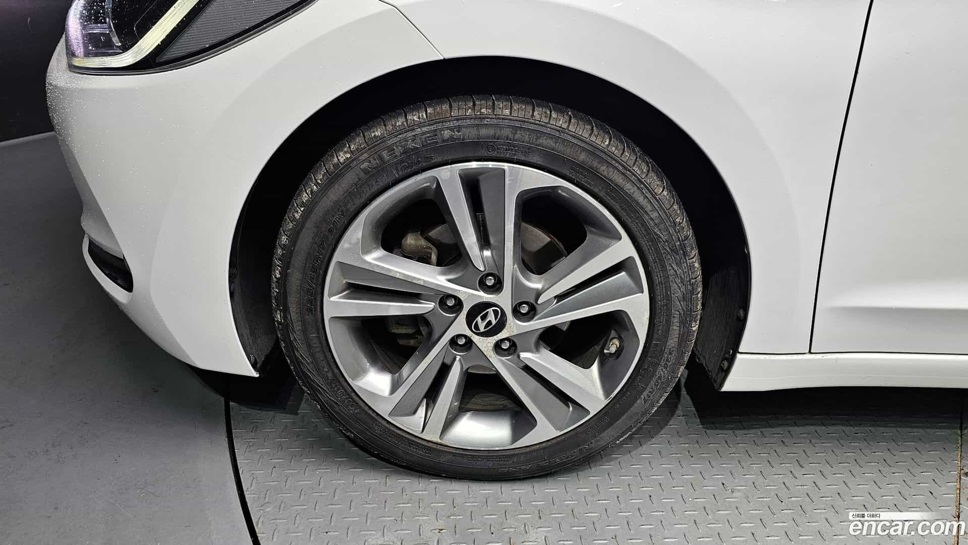 AVANTE Hyundai 2016.11-OUTER-005