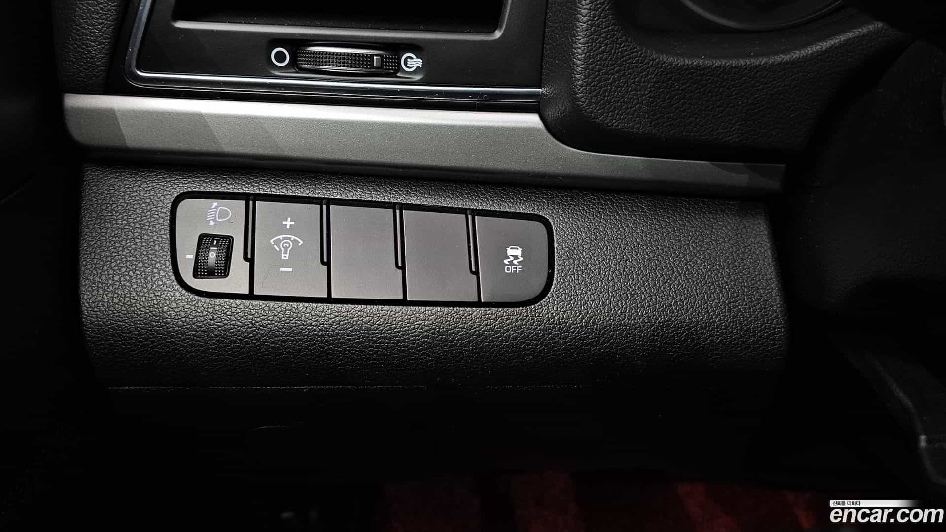 AVANTE Hyundai 2016.11-OPTION-021