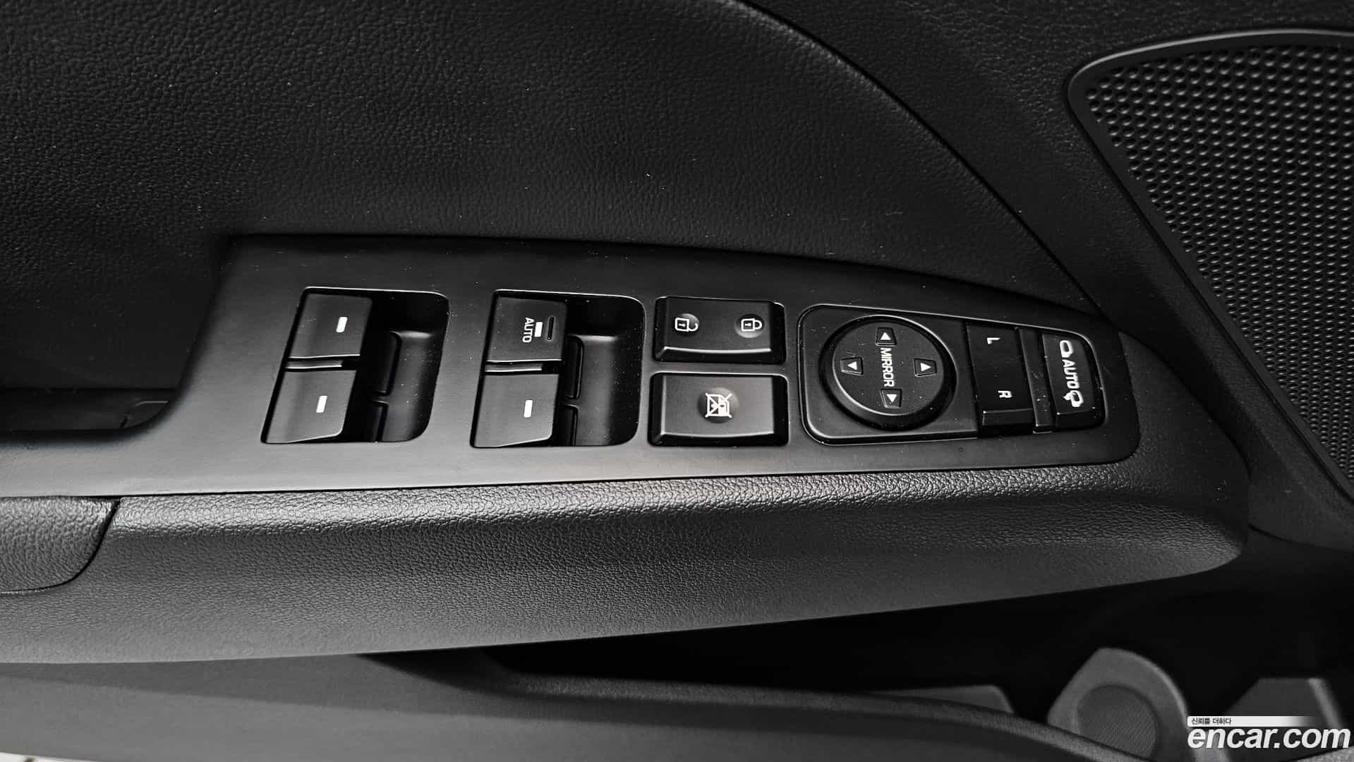 AVANTE Hyundai 2016.11-OPTION-022