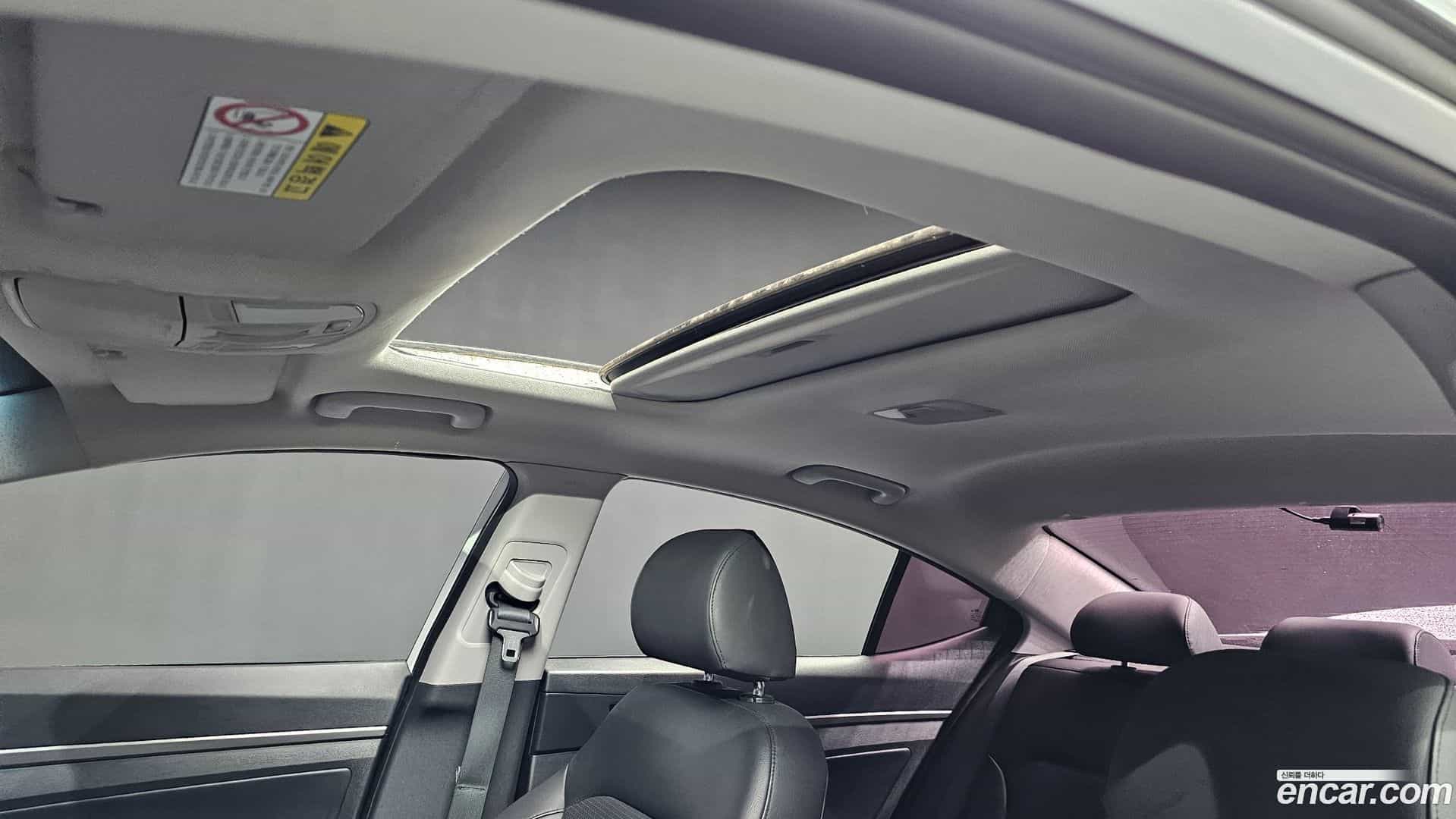 AVANTE Hyundai 2016.11-OPTION-024