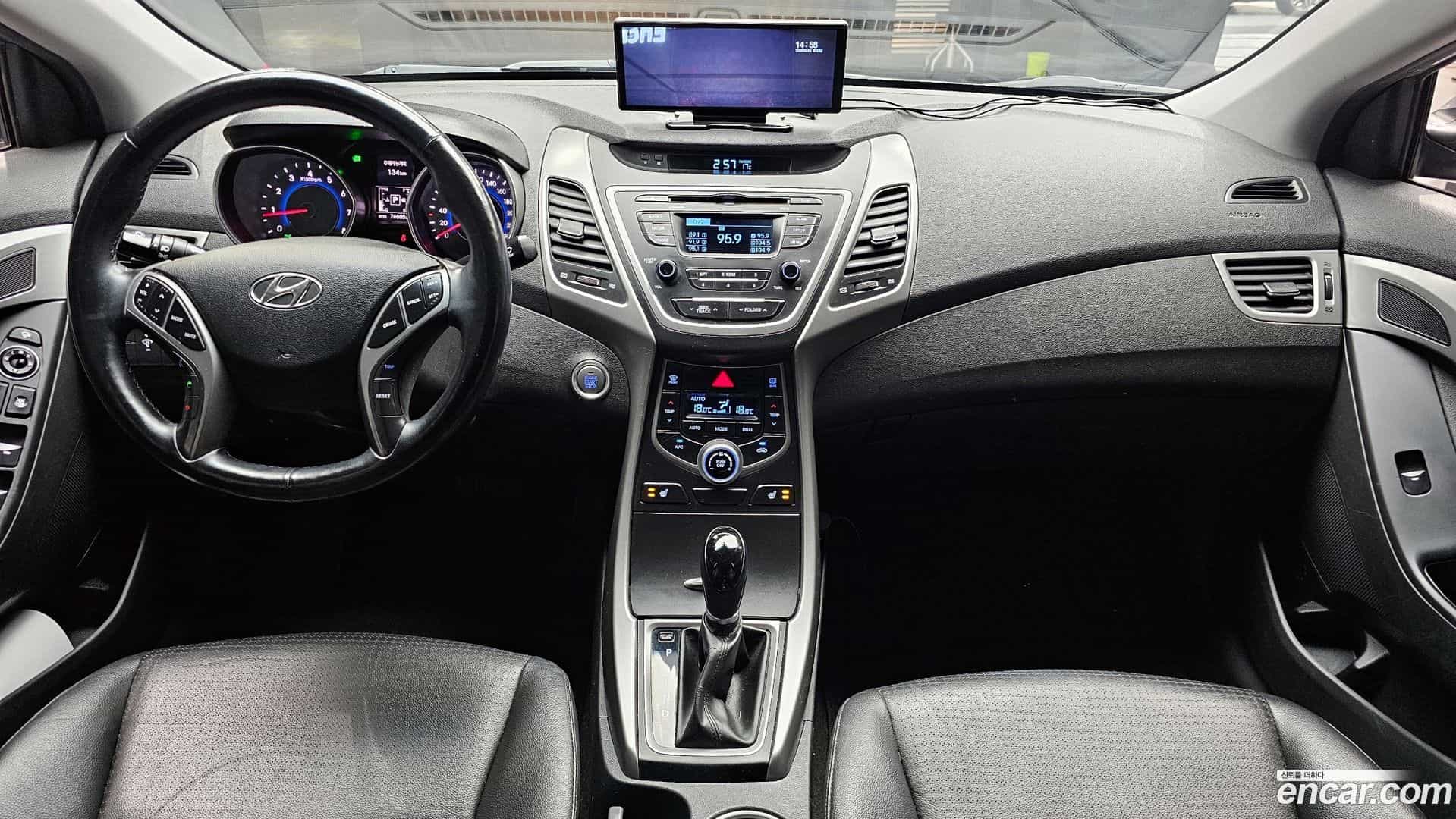 AVANTE Hyundai 2013.10-INNER-007