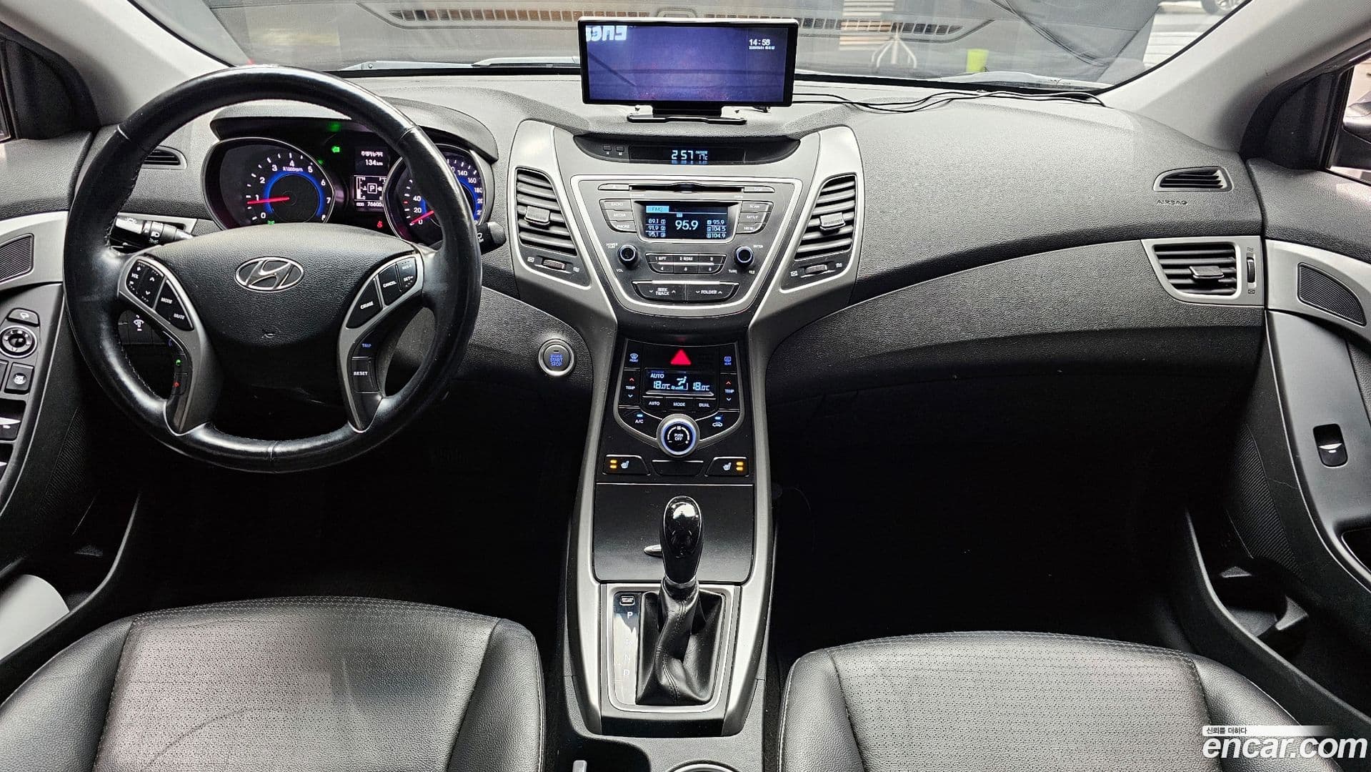 Main__Slider__Photo:AVANTE Hyundai 2013.10-6