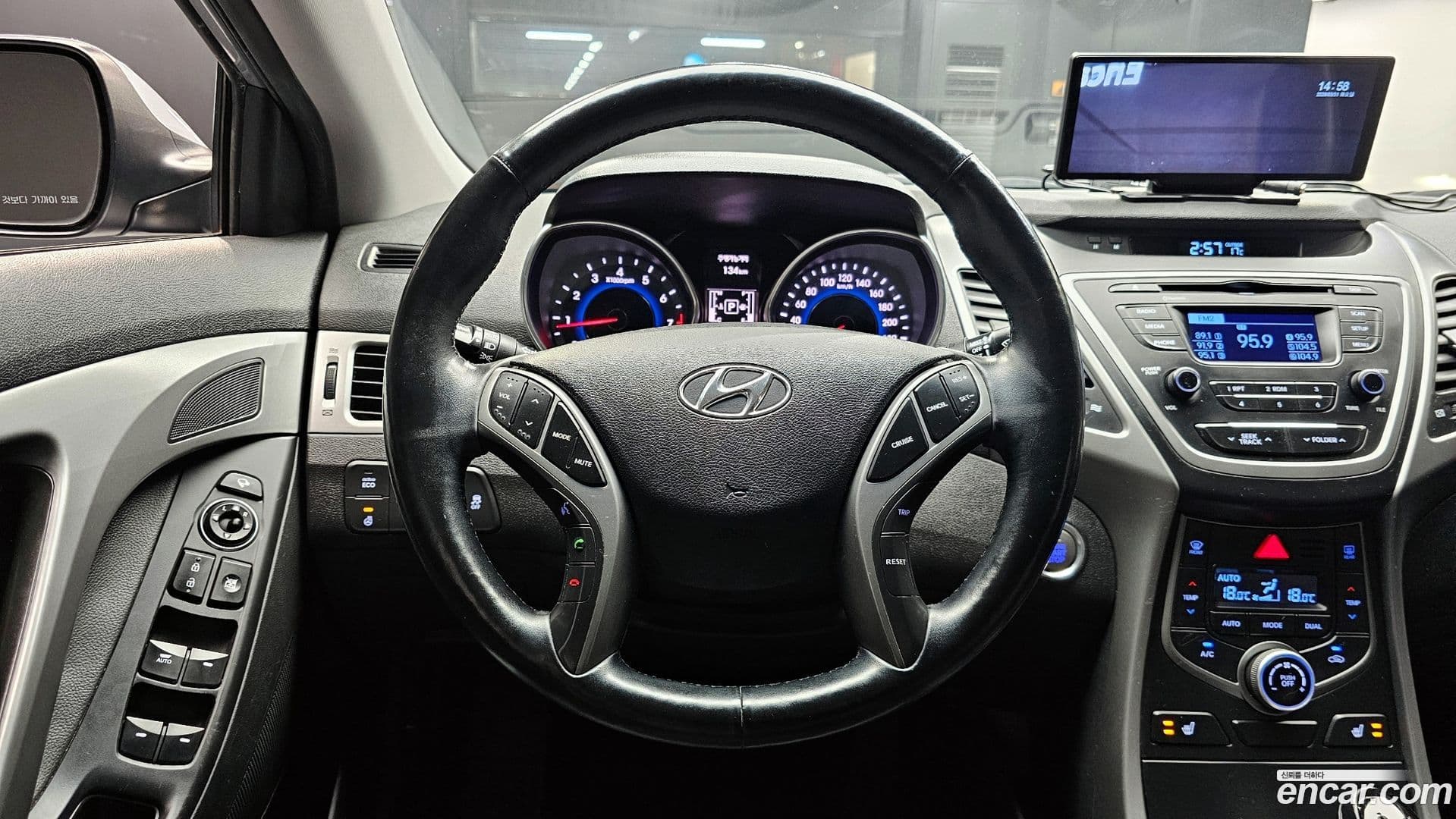 Main__Slider__Photo:AVANTE Hyundai 2013.10-12