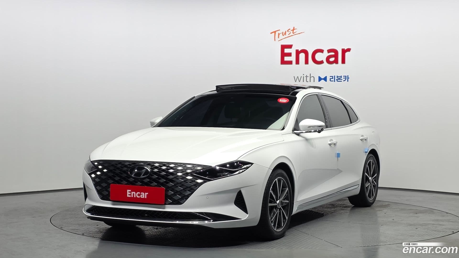 Main__Slider__Photo:Grandeur Hyundai 2022.6-0