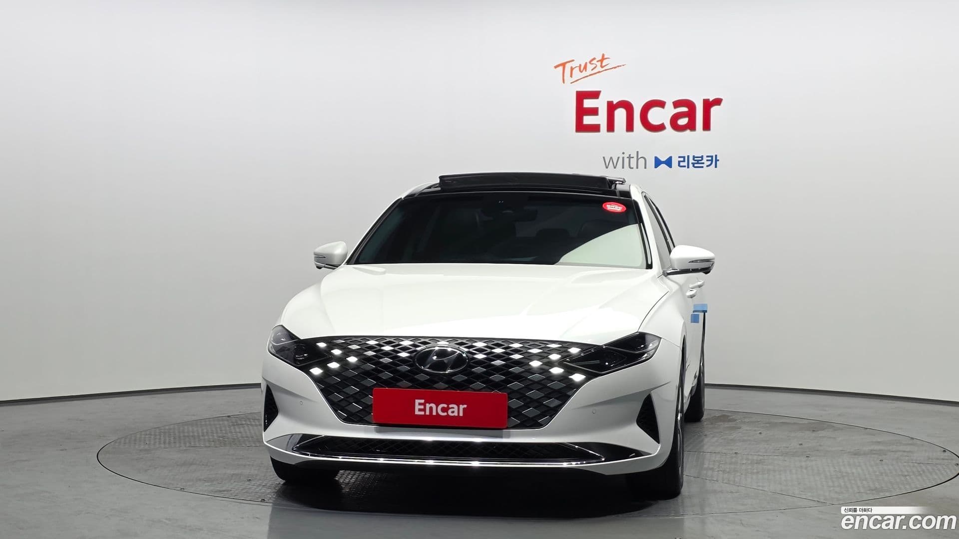 Main__Slider__Photo:Grandeur Hyundai 2022.6-2