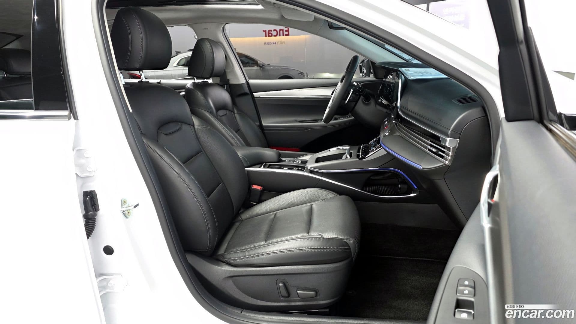 Main__Slider__Photo:Grandeur Hyundai 2022.6-10