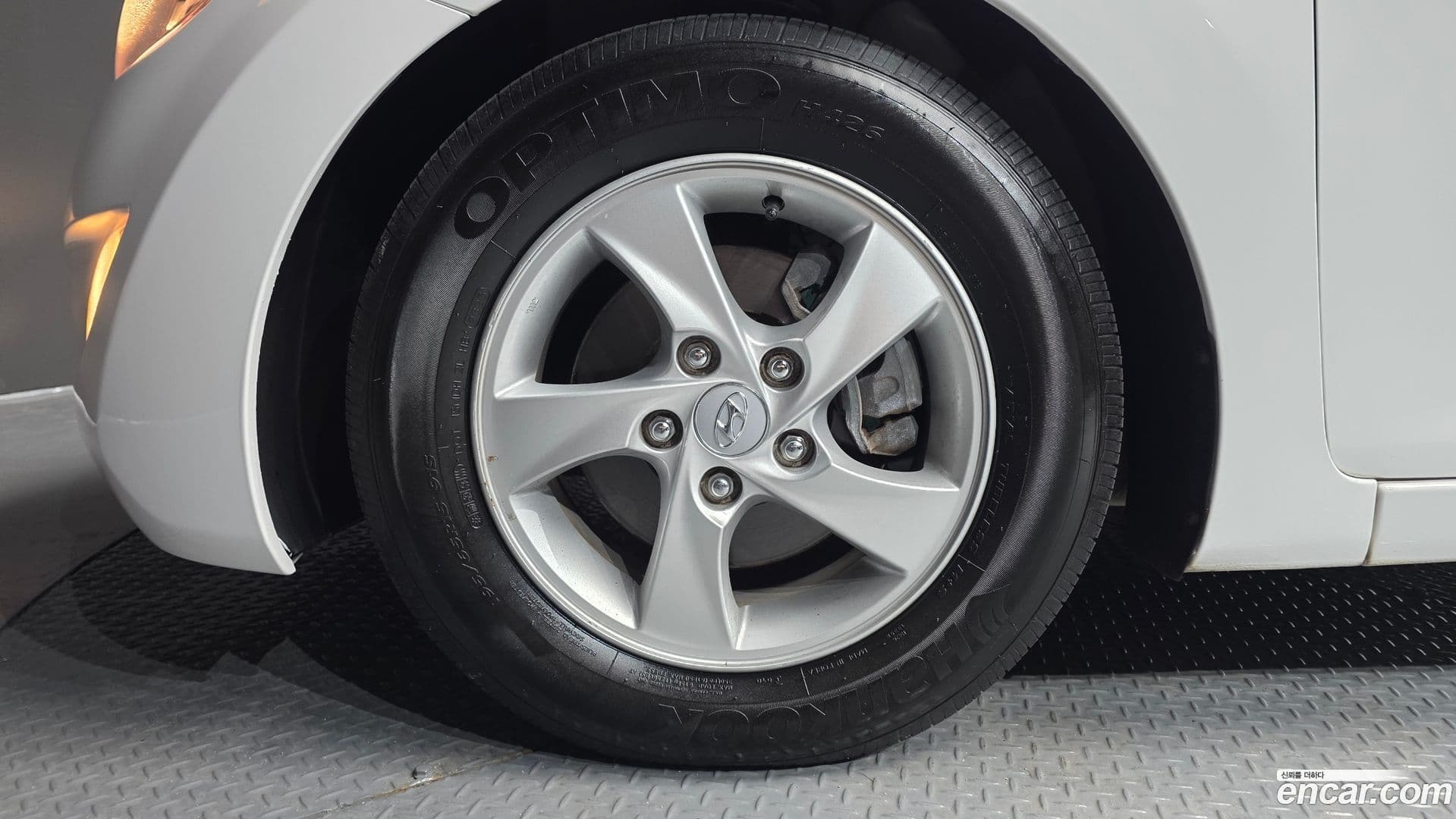 Main__Slider__Photo:AVANTE Hyundai 2011.2-4