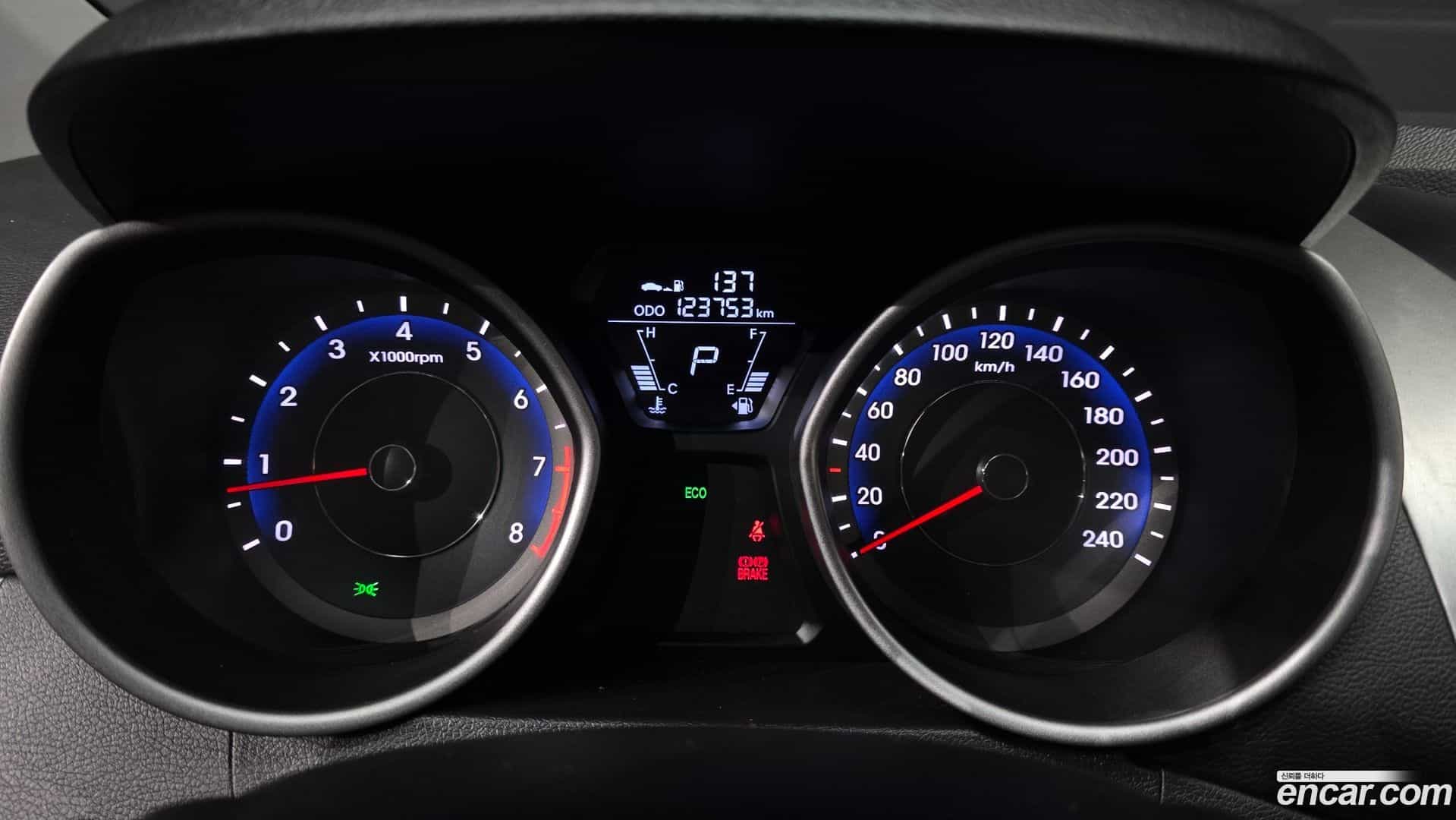 AVANTE Hyundai 2011.2-INNER-008