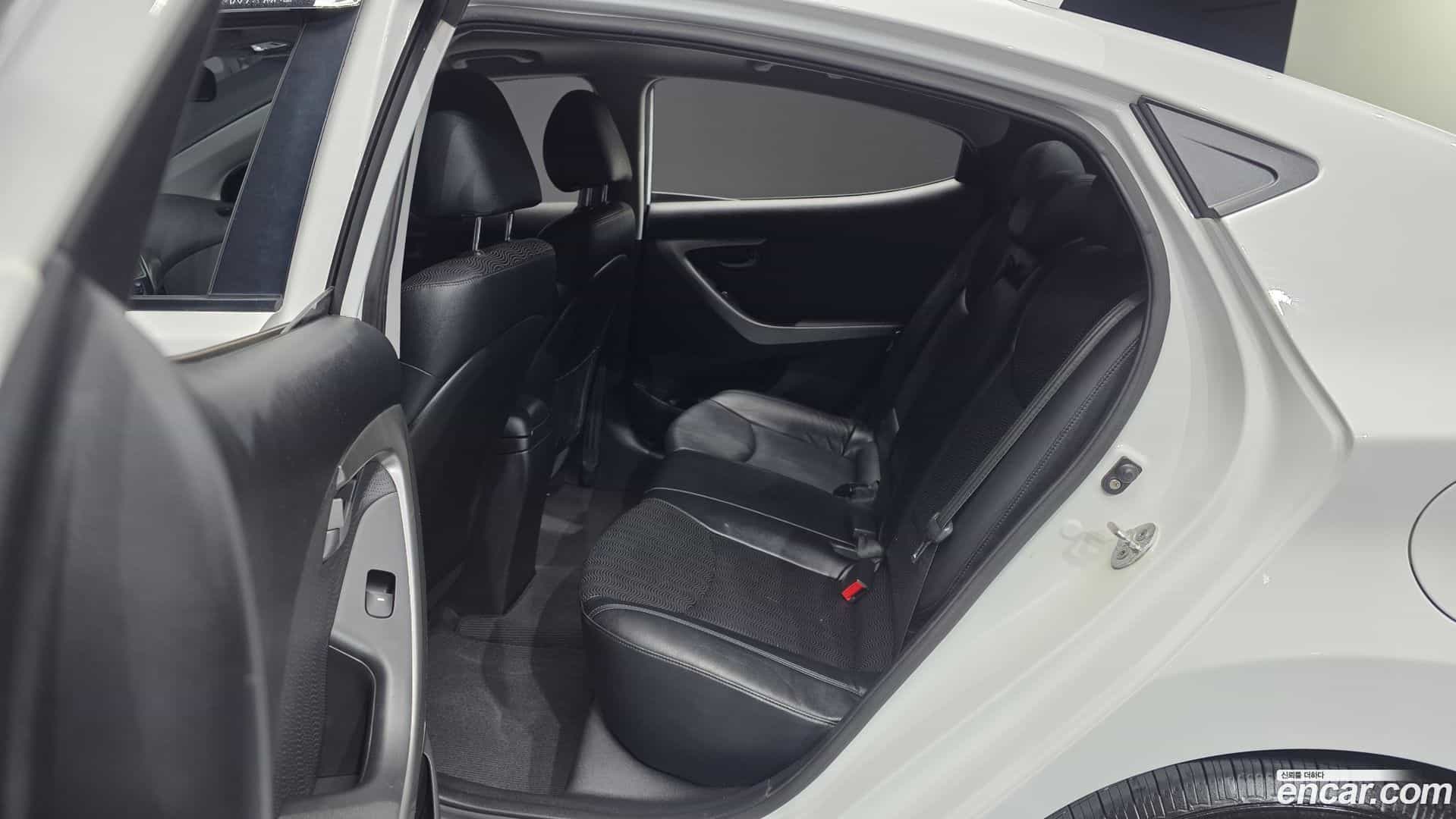 AVANTE Hyundai 2011.2-OPTION-015