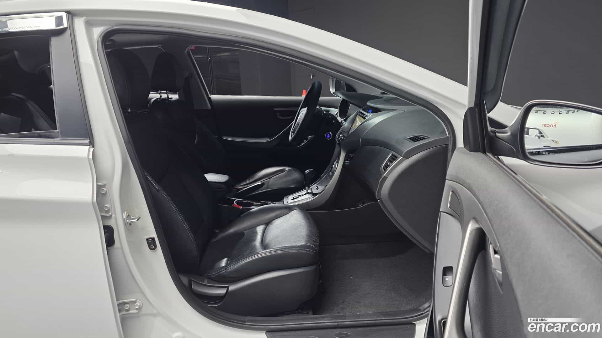 AVANTE Hyundai 2011.2-OPTION-016