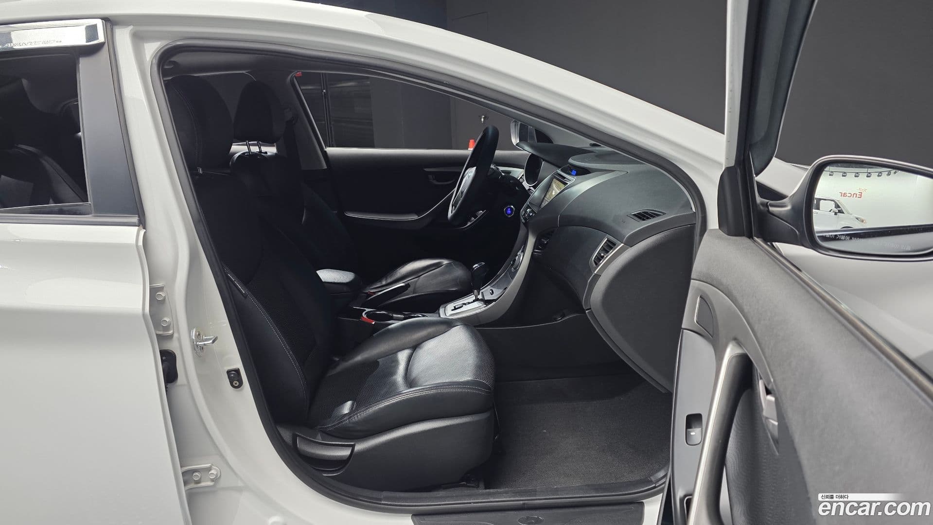 Main__Slider__Photo:AVANTE Hyundai 2011.2-11