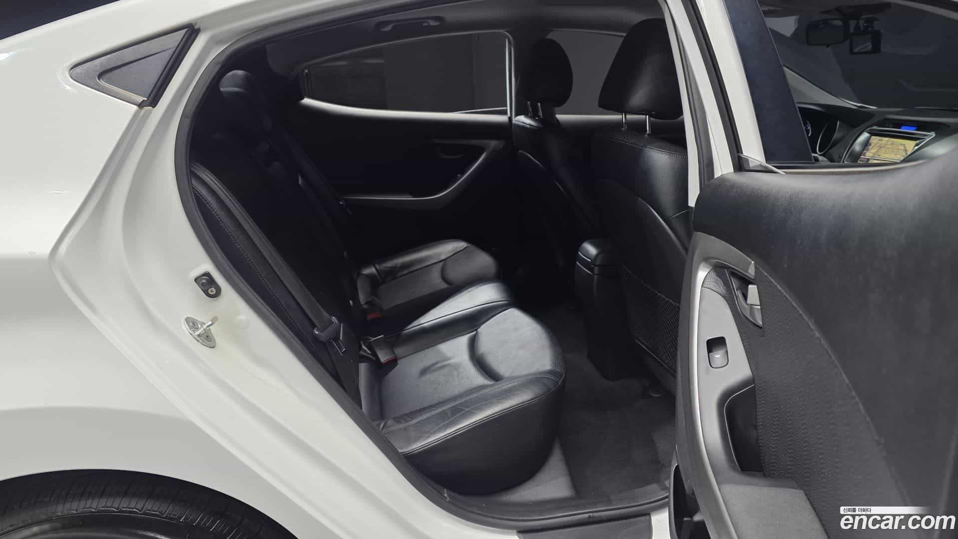 AVANTE Hyundai 2011.2-OPTION-017