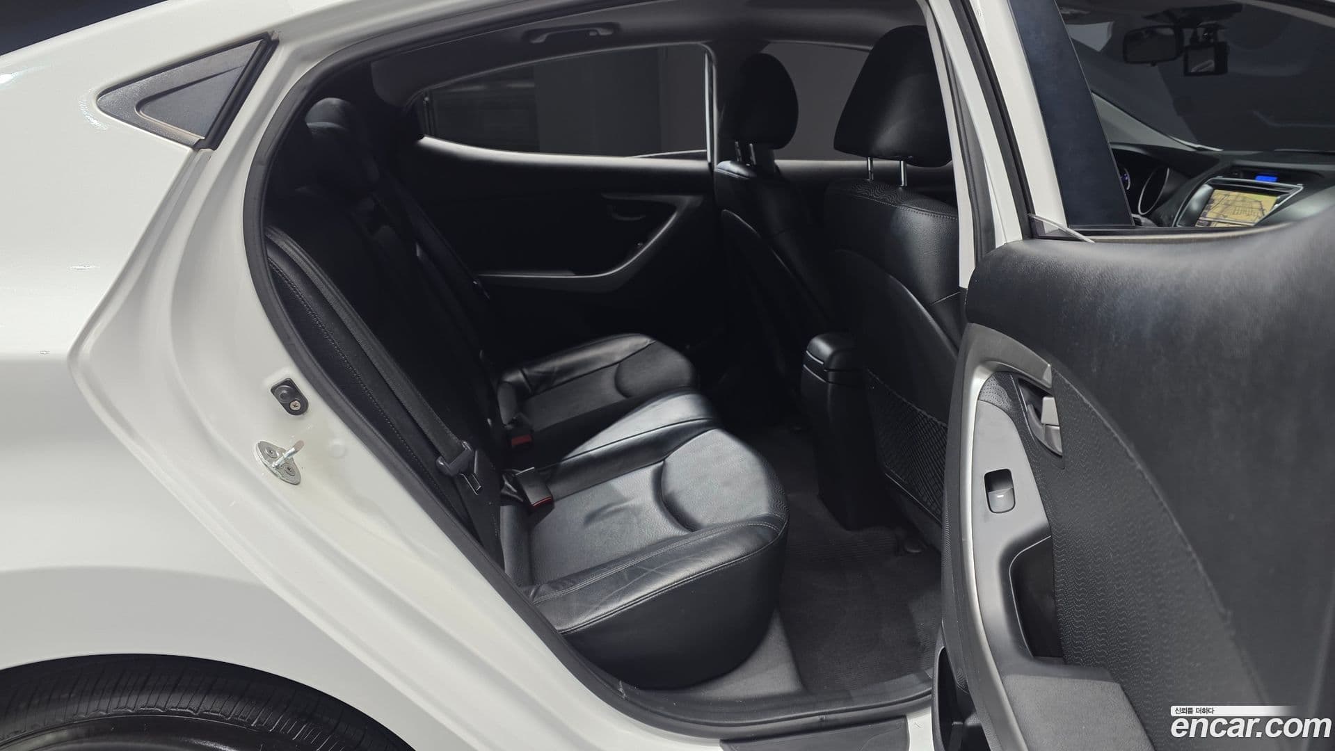 Main__Slider__Photo:AVANTE Hyundai 2011.2-12