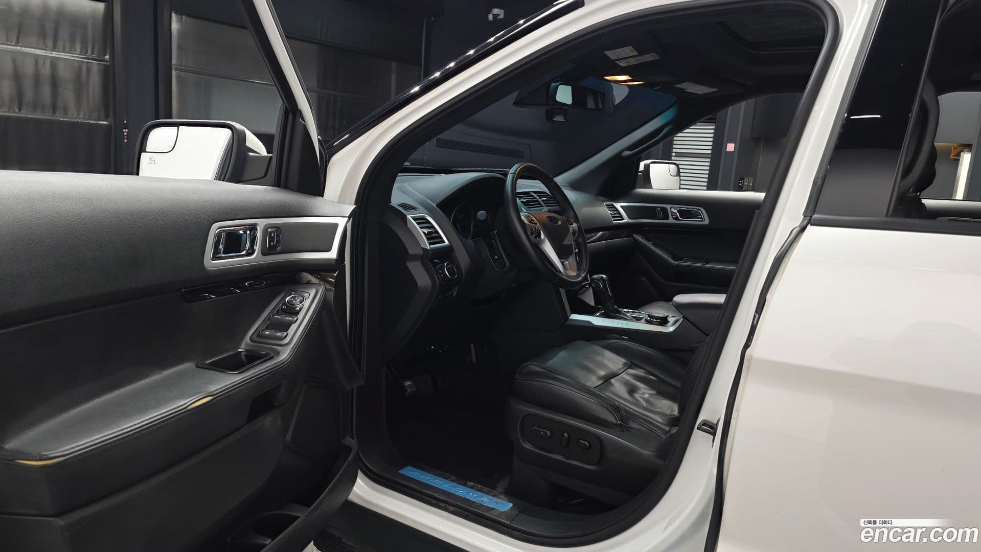 Main__Slider__Photo:Explorer Ford 2015.2-9