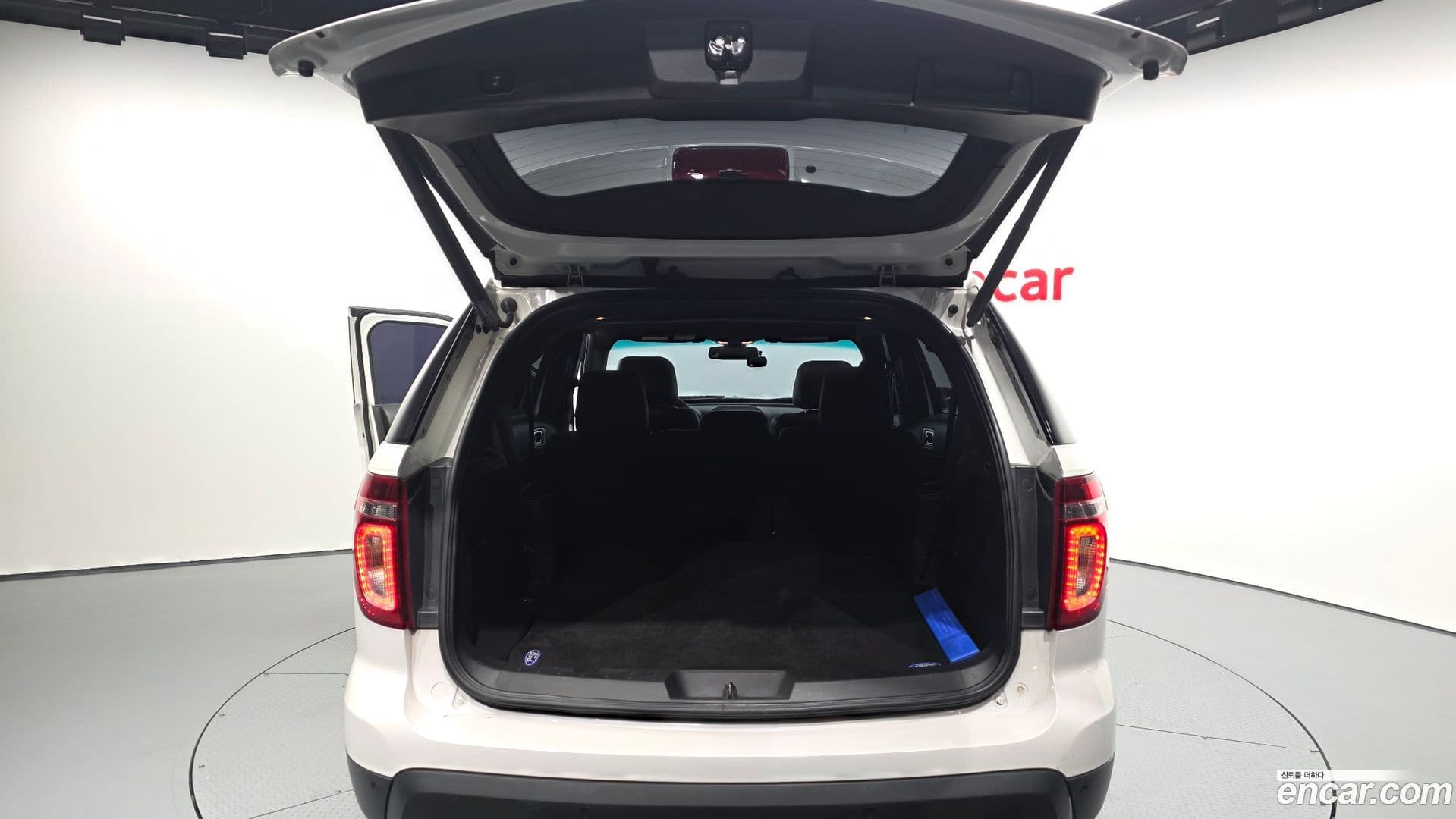 Main__Slider__Photo:Explorer Ford 2015.2-19