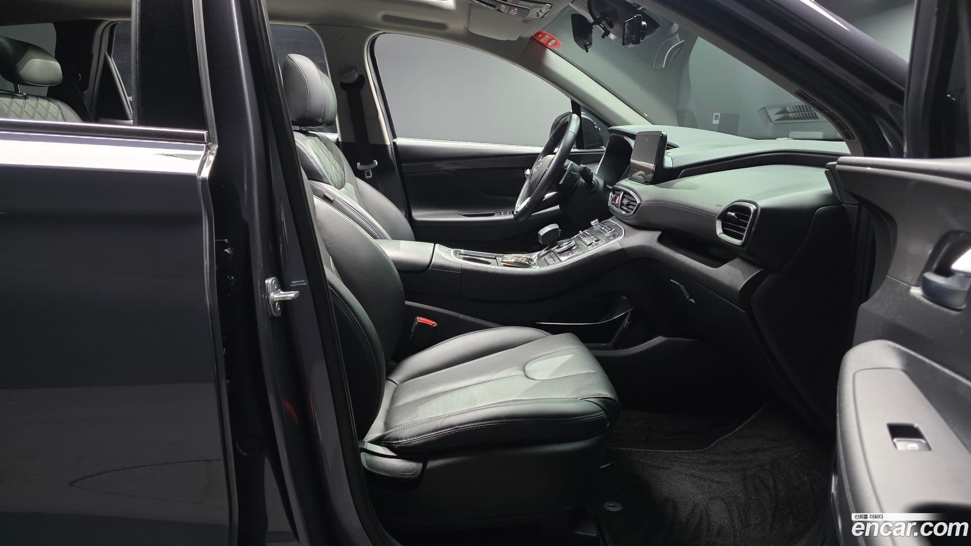 Main__Slider__Photo:Santafe Hyundai 2022.10-11