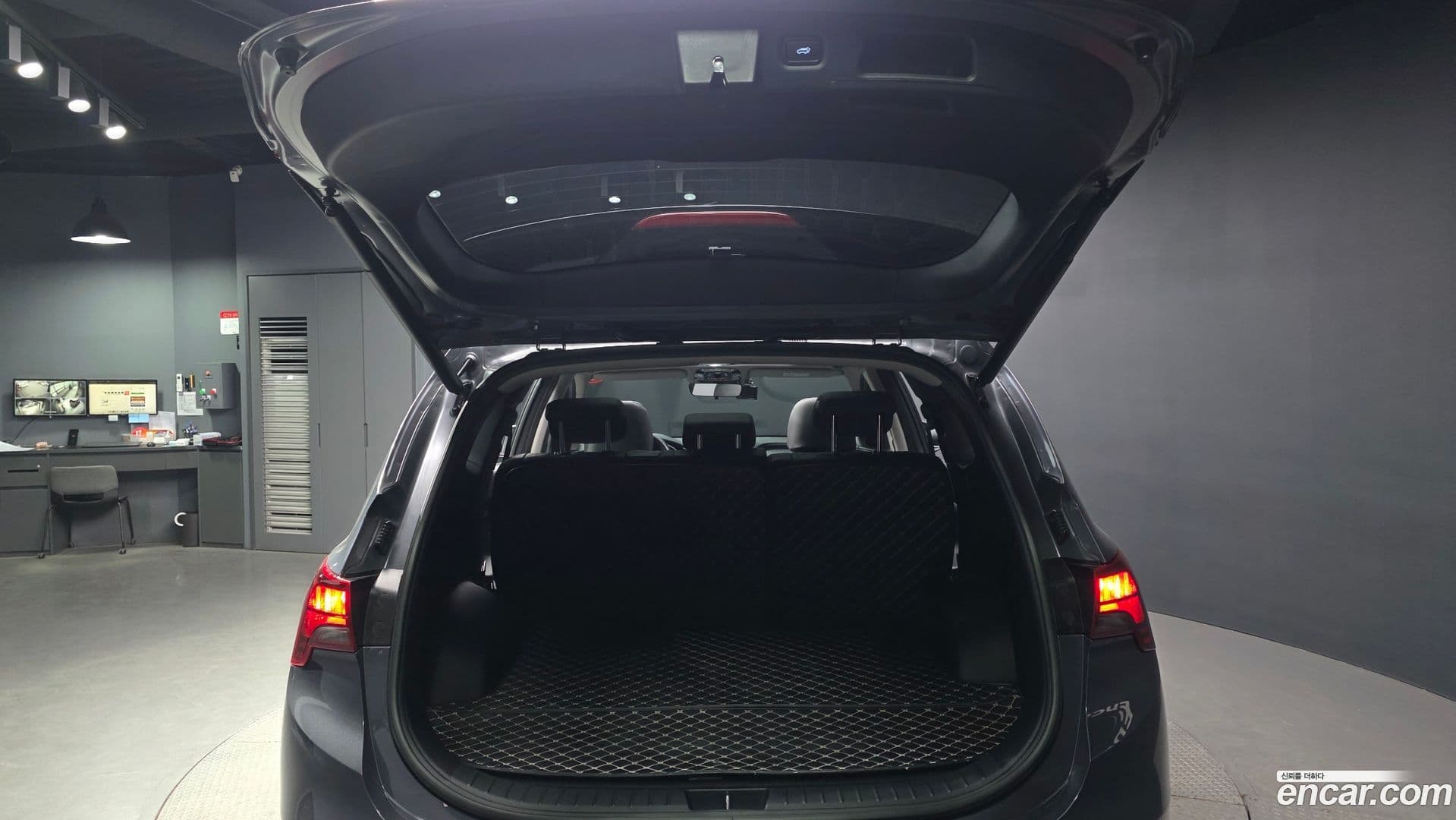 Main__Slider__Photo:Santafe Hyundai 2022.10-19