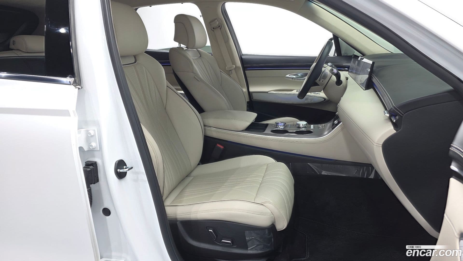 Main__Slider__Photo:GV70 Genesis 2024.5-9