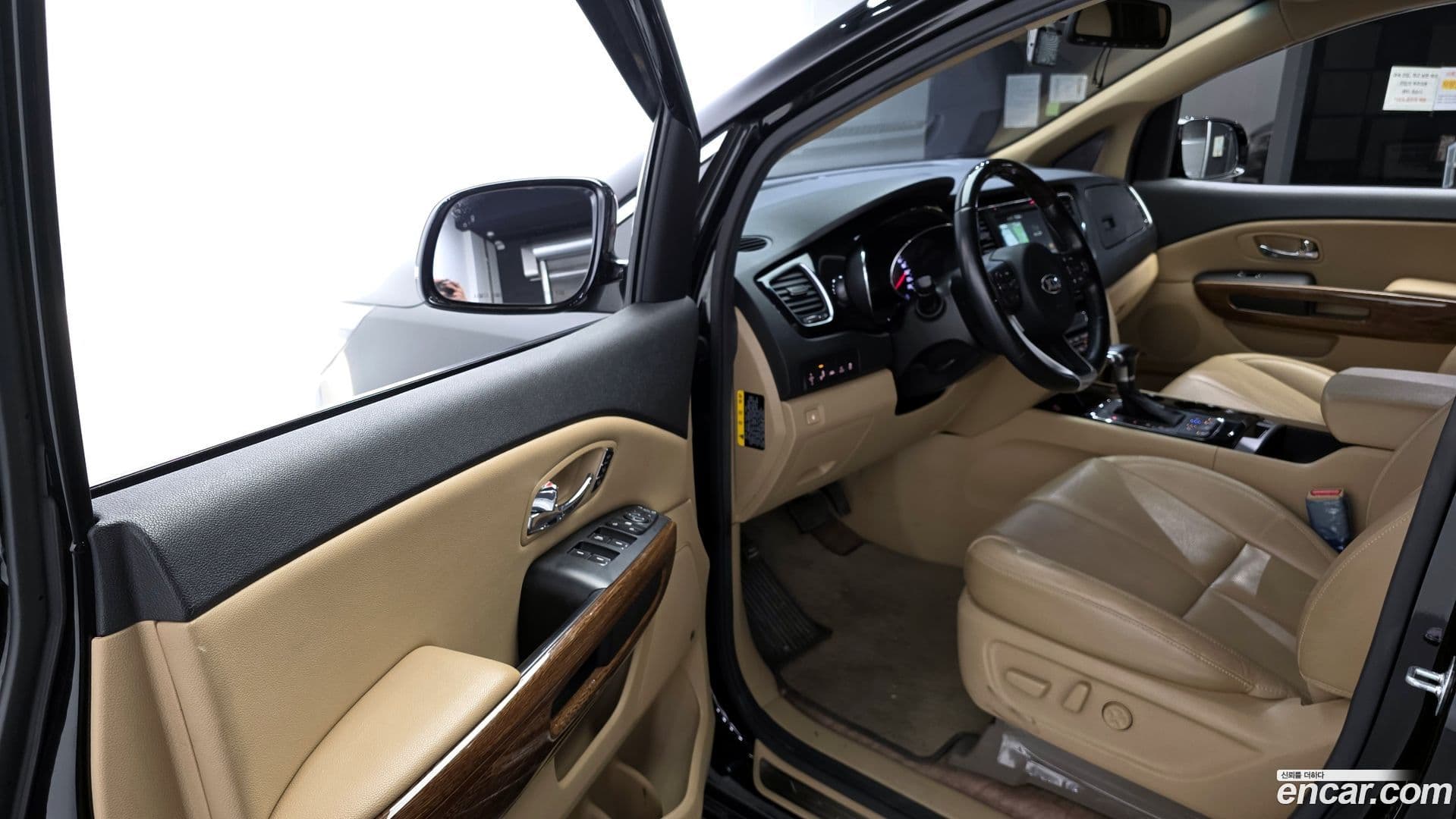 Main__Slider__Photo:Canival Kia 2016.7-10