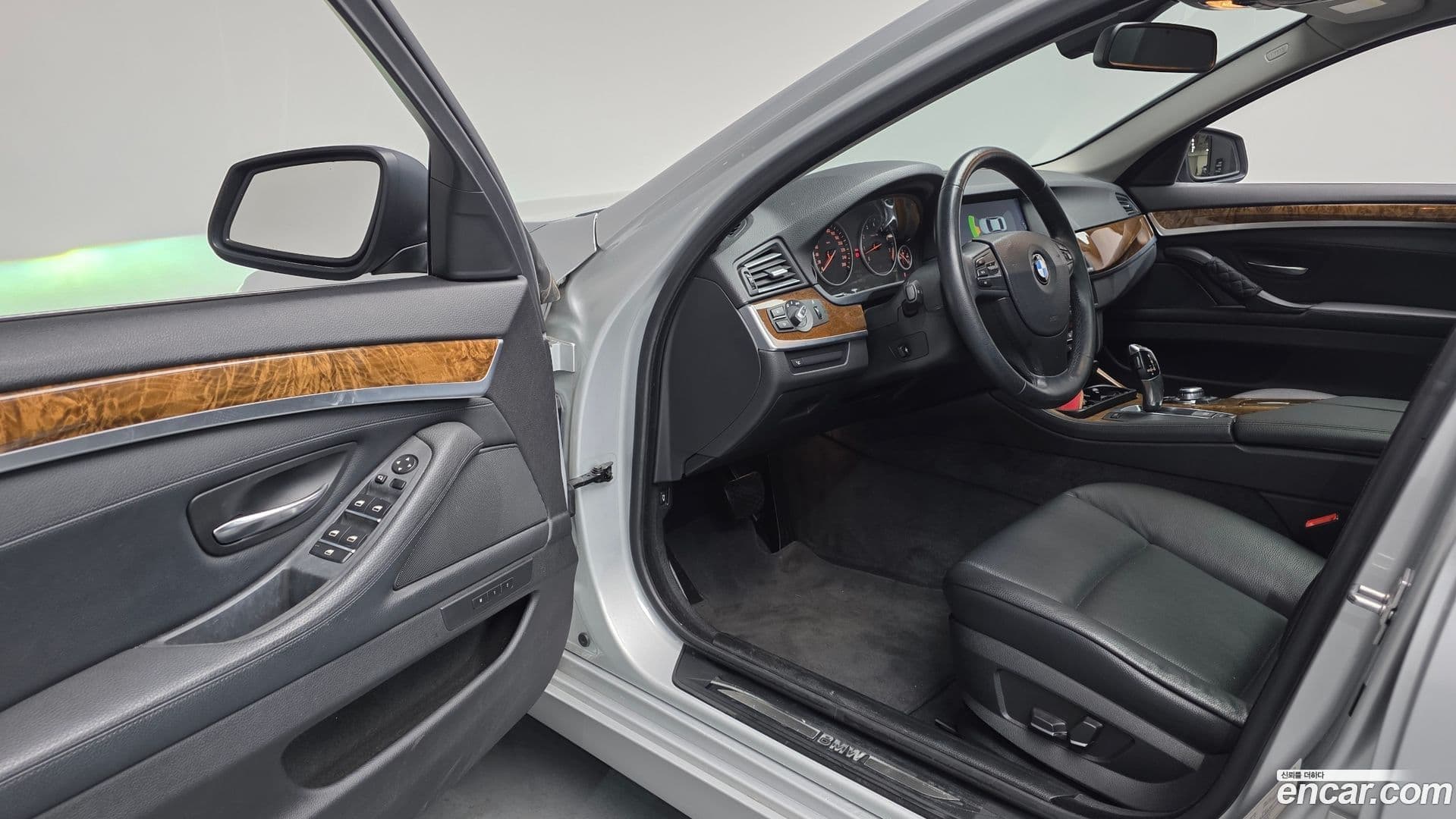 Main__Slider__Photo:5-Series BMW 2010.3-9