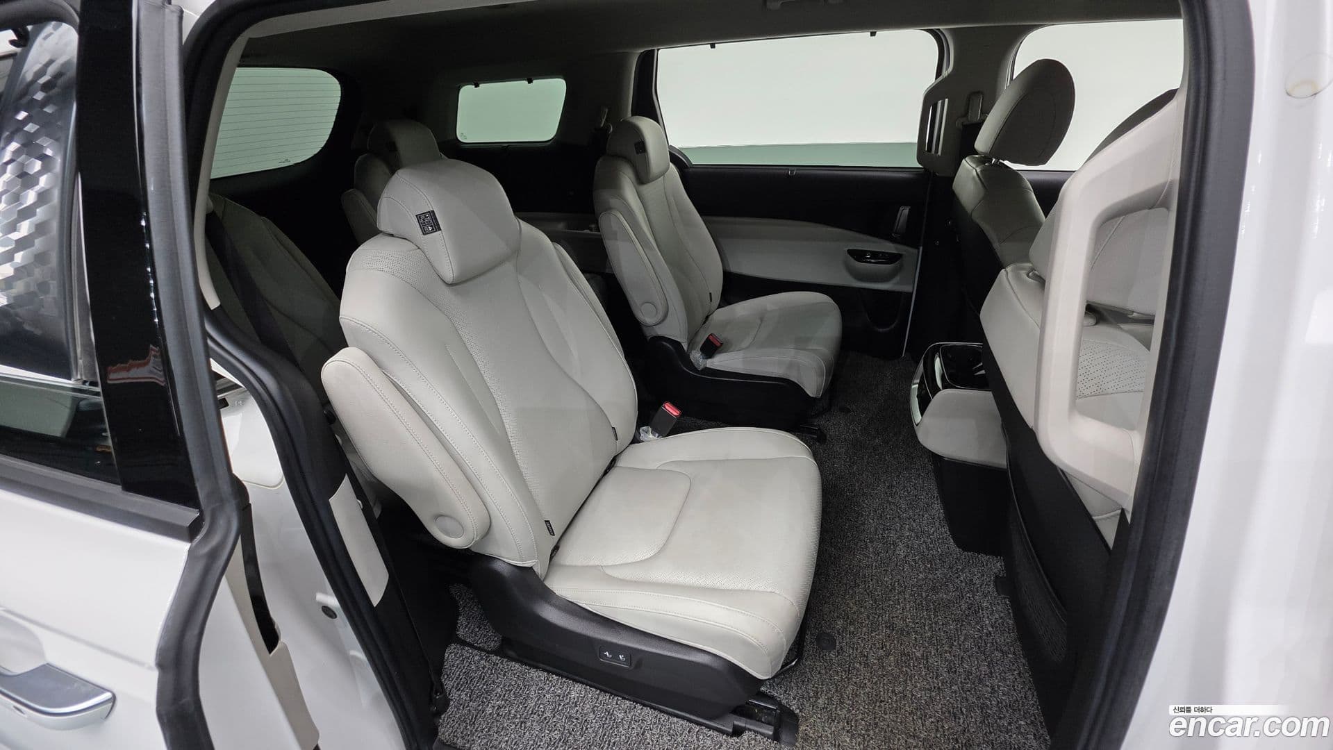 Main__Slider__Photo:Canival Kia 2021.1-17