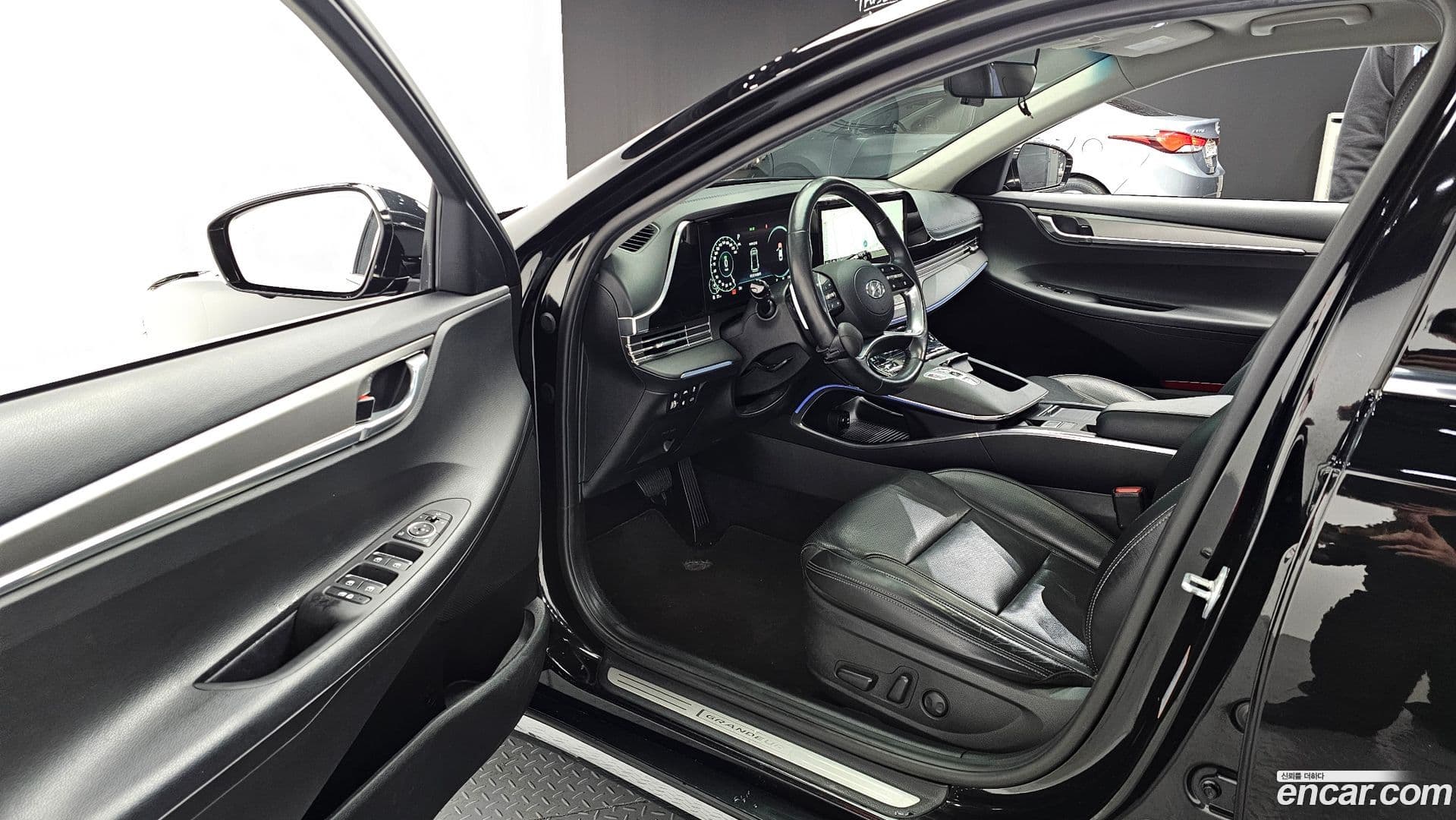 Main__Slider__Photo:Grandeur Hyundai 2021.6-10